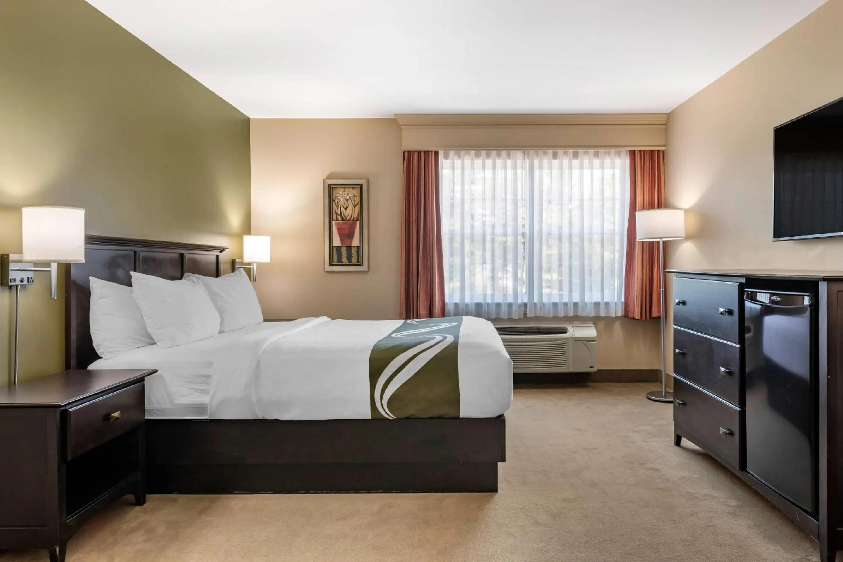 Bedroom, Bed in Quality Inn & Suites Quispamsis