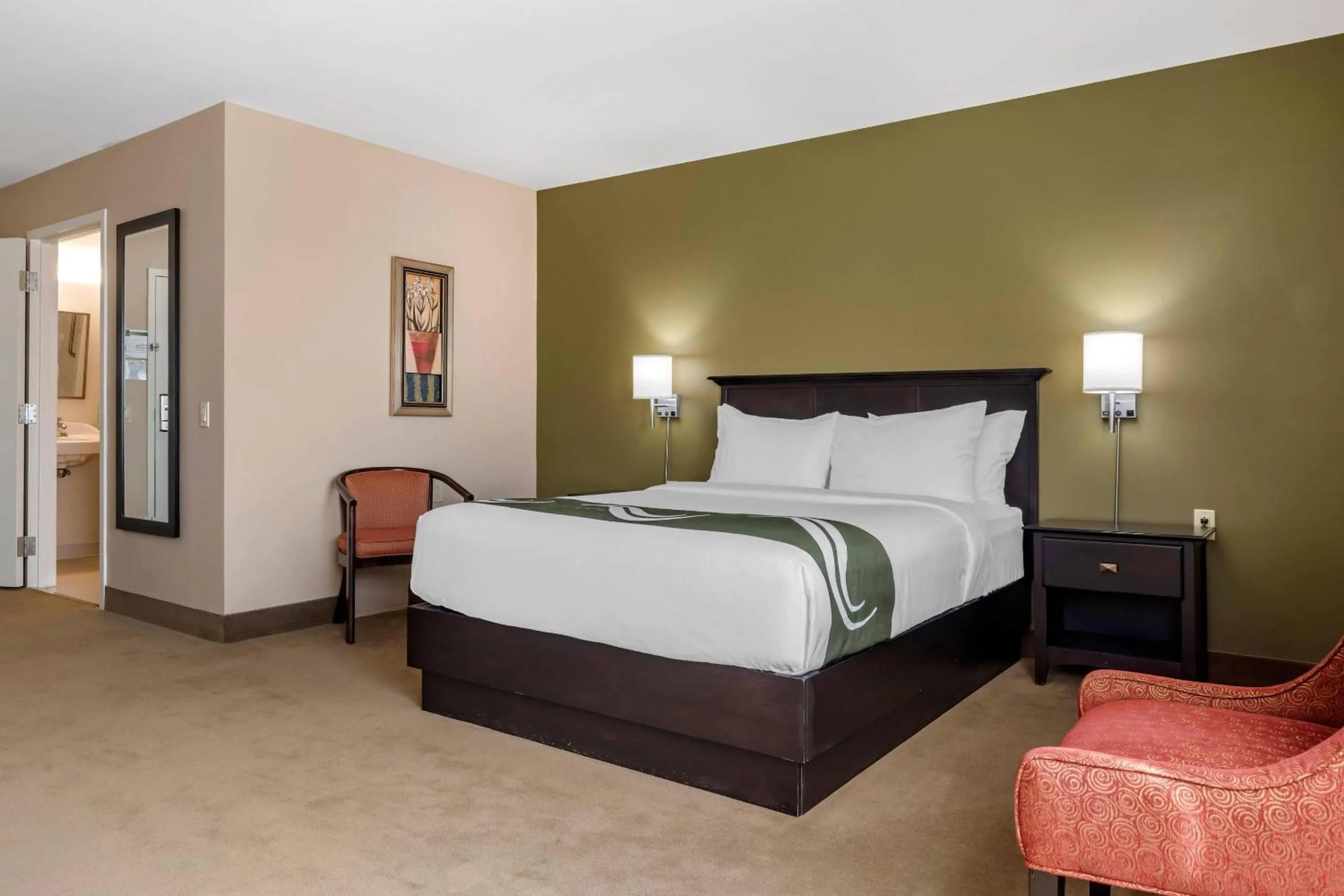 Bedroom, Bed in Quality Inn & Suites Quispamsis
