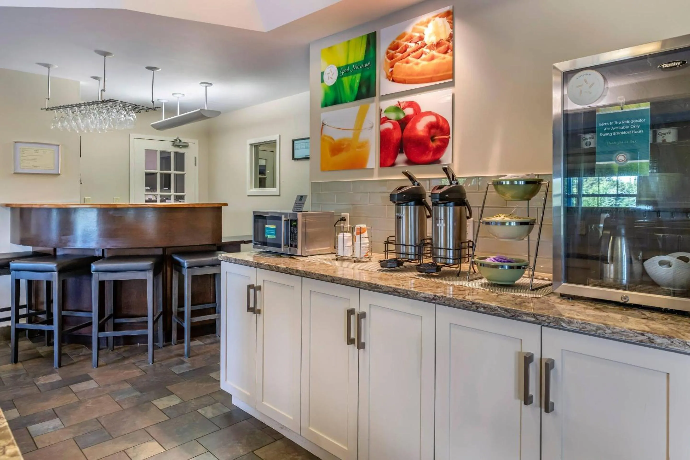 Breakfast in Quality Inn & Suites Quispamsis