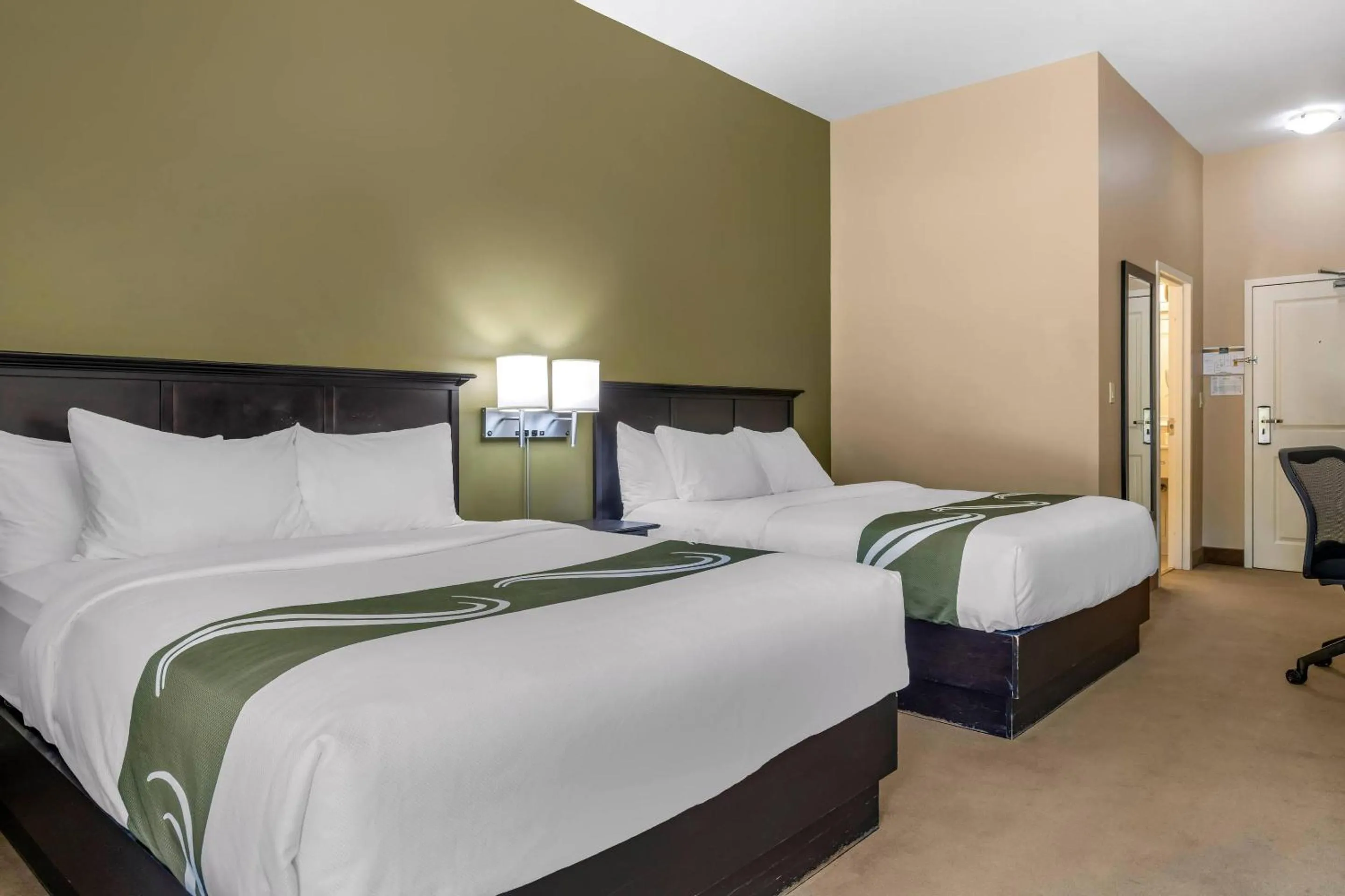 Bedroom, Bed in Quality Inn & Suites Quispamsis