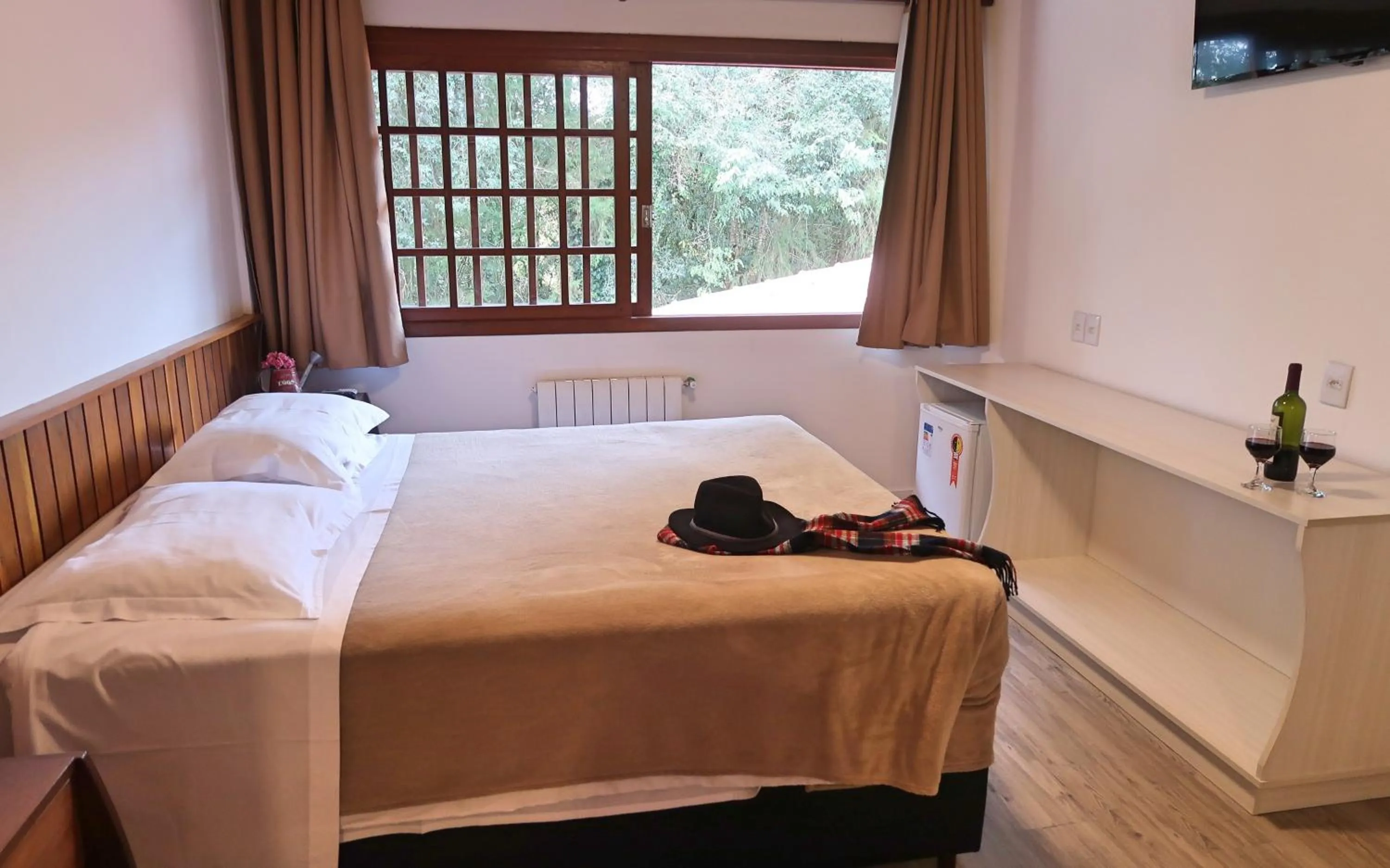 Photo of the whole room, Bed in Pousada Rosa