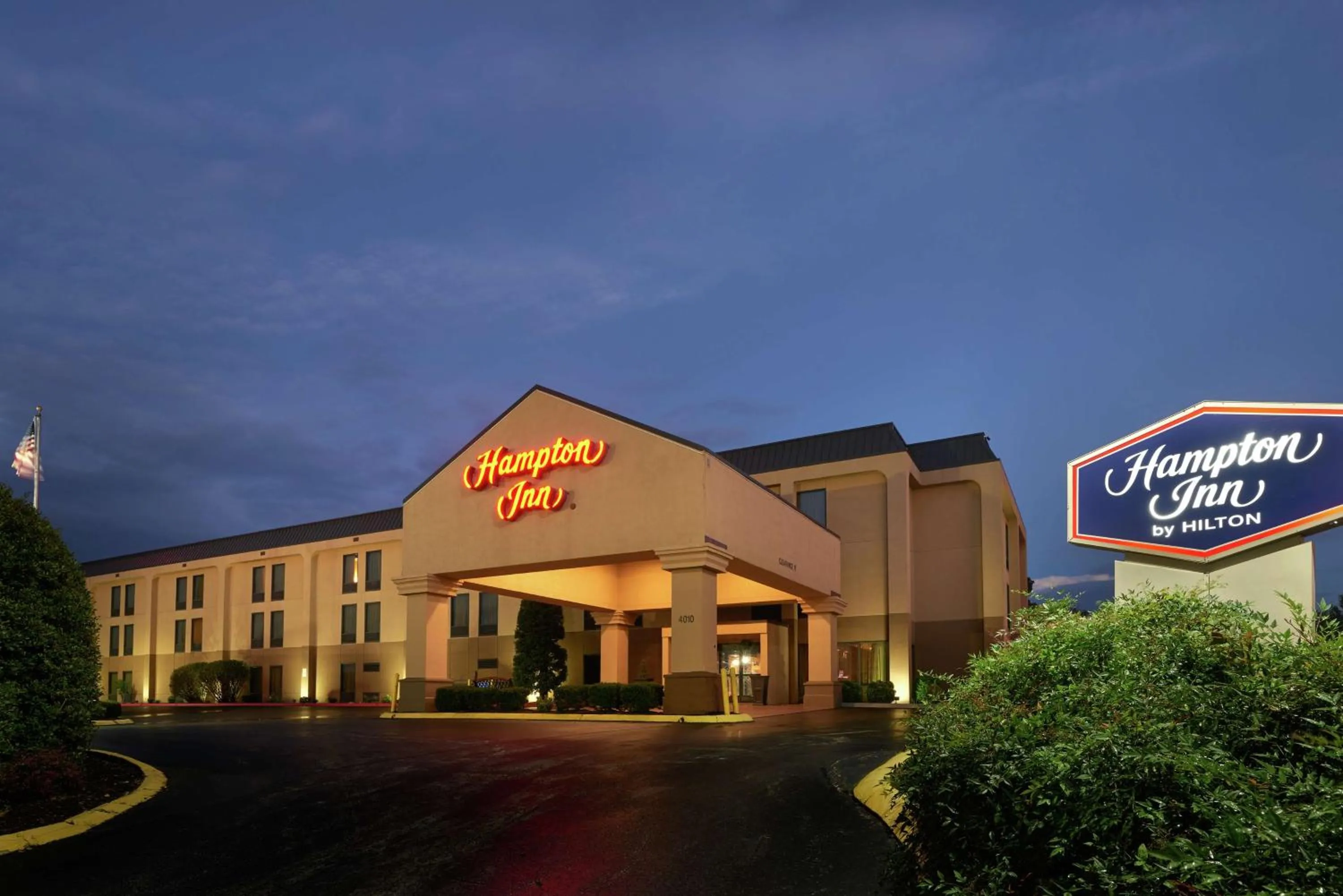 Property building in Hampton Inn Franklin, KY - Portland, TN