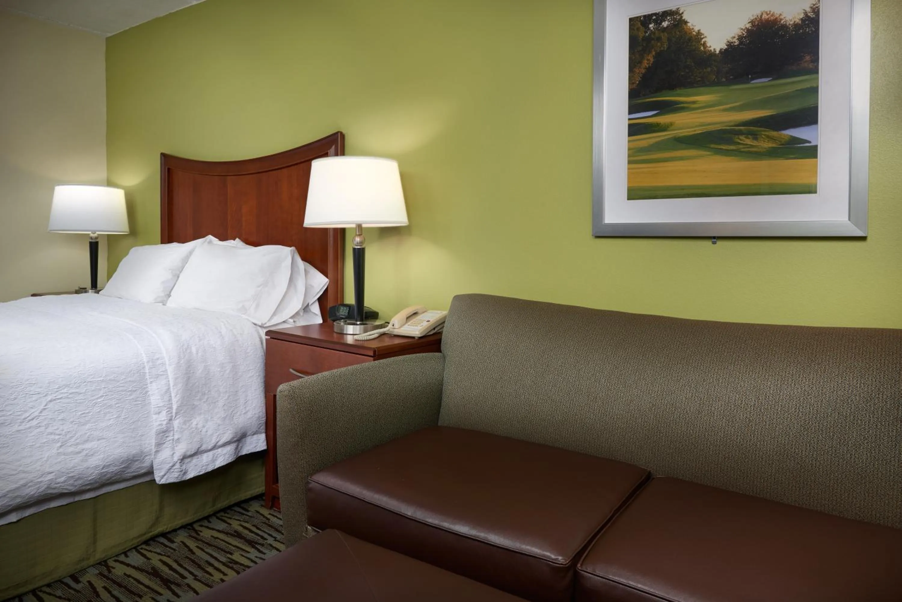 Bedroom, Bed in Hampton Inn Franklin, KY - Portland, TN