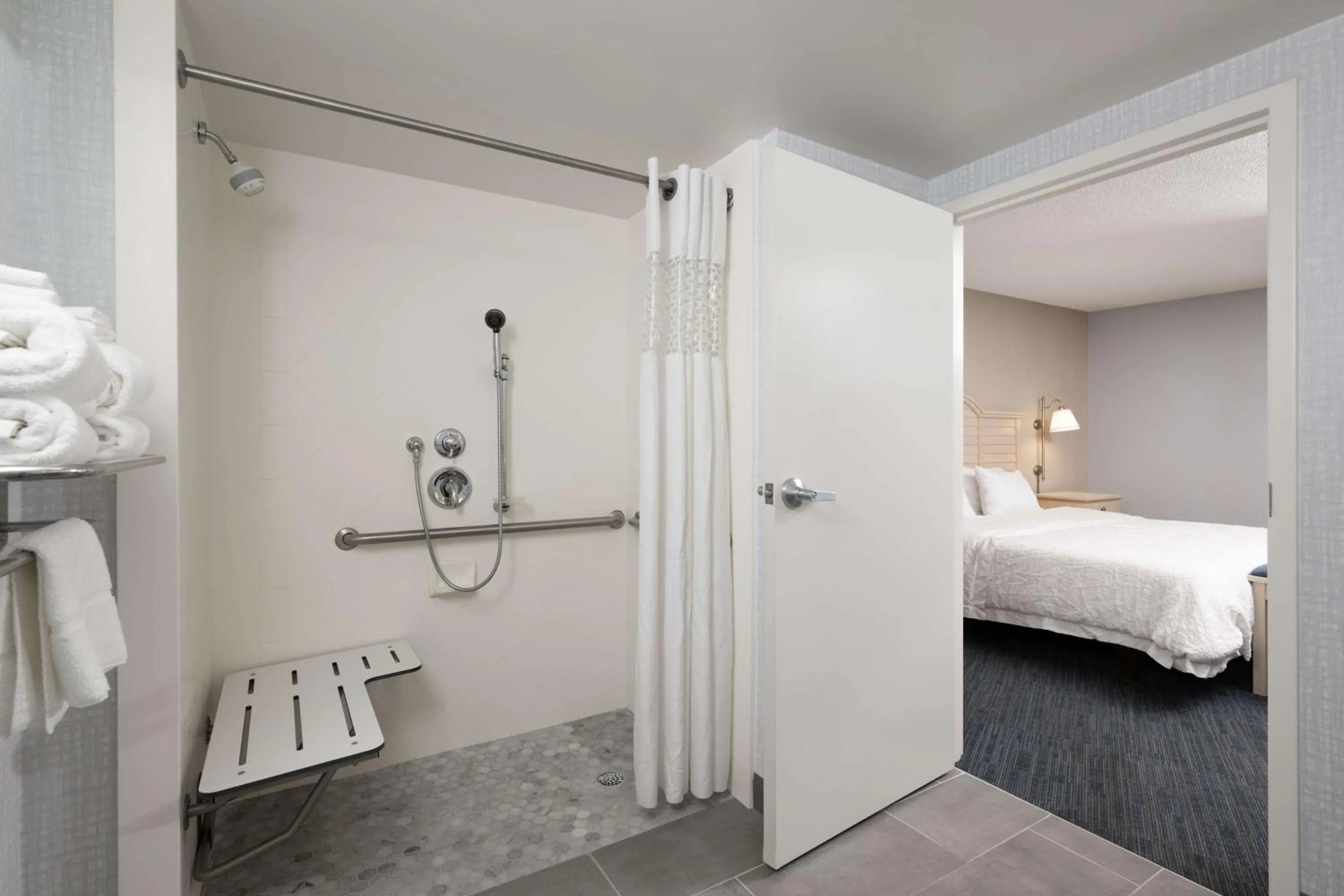 Bathroom, Bed in Hampton Inn & Suites - Cape Cod / West Yarmouth