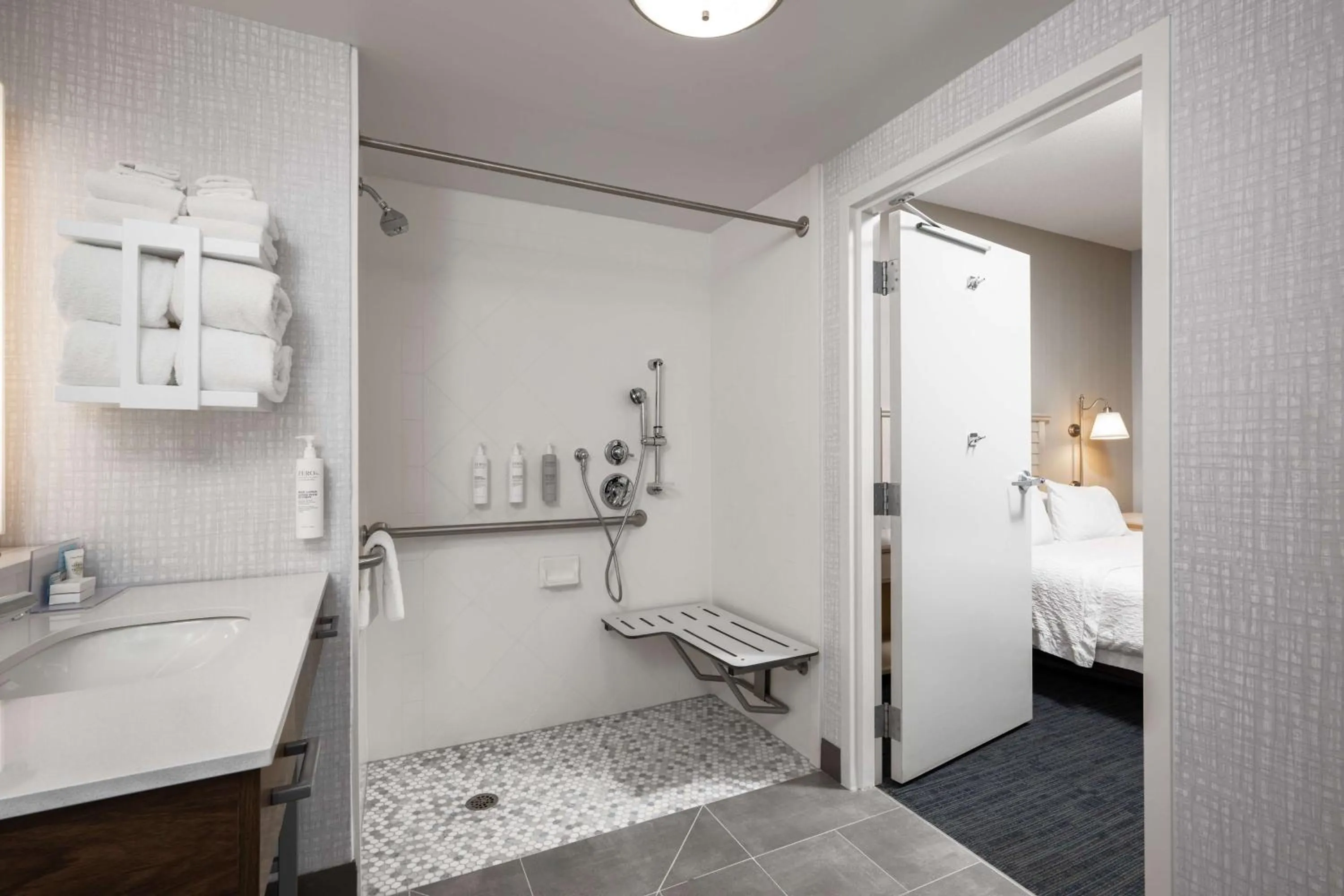 Bathroom, Bed in Hampton Inn & Suites - Cape Cod / West Yarmouth