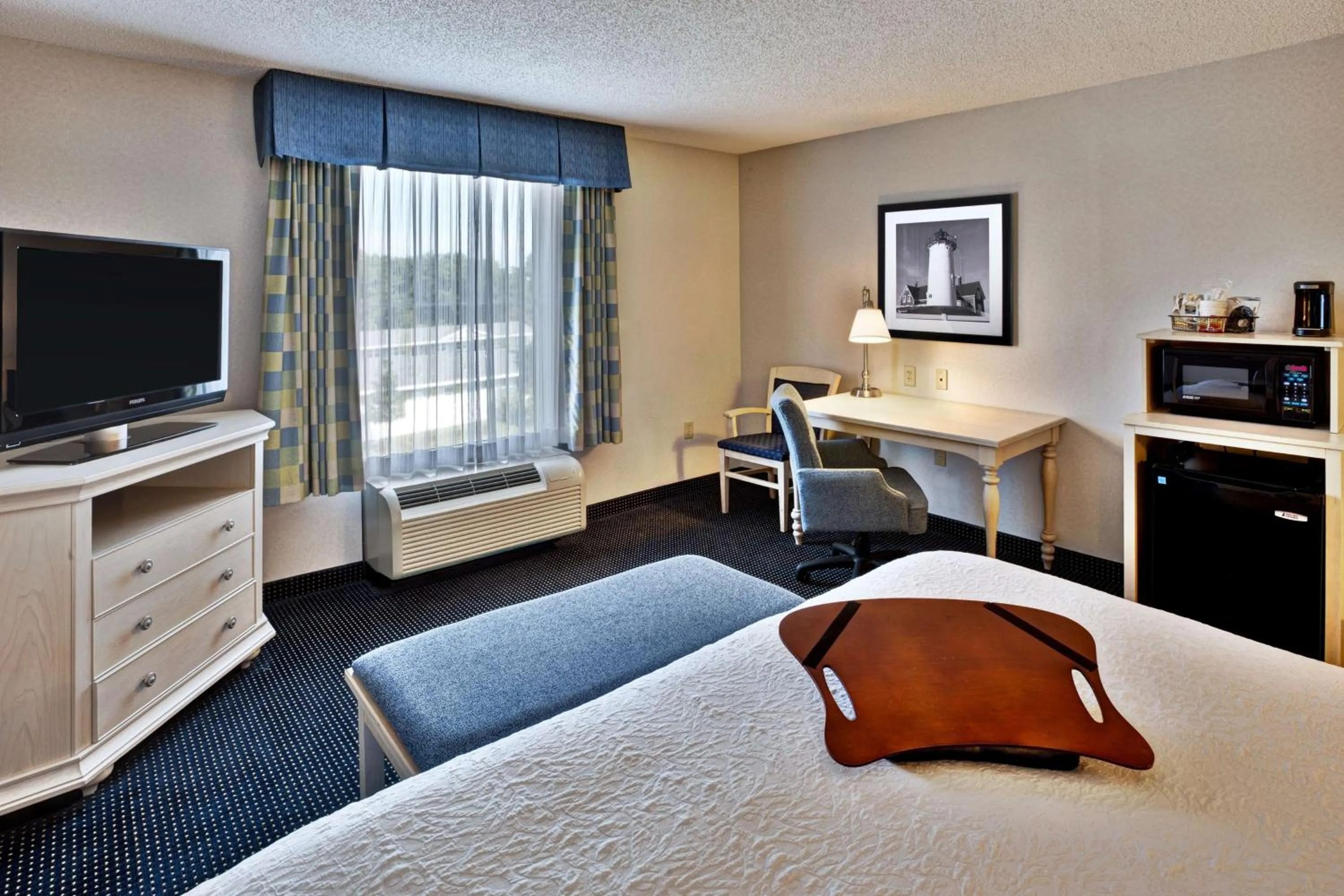 Bed in Hampton Inn & Suites - Cape Cod / West Yarmouth