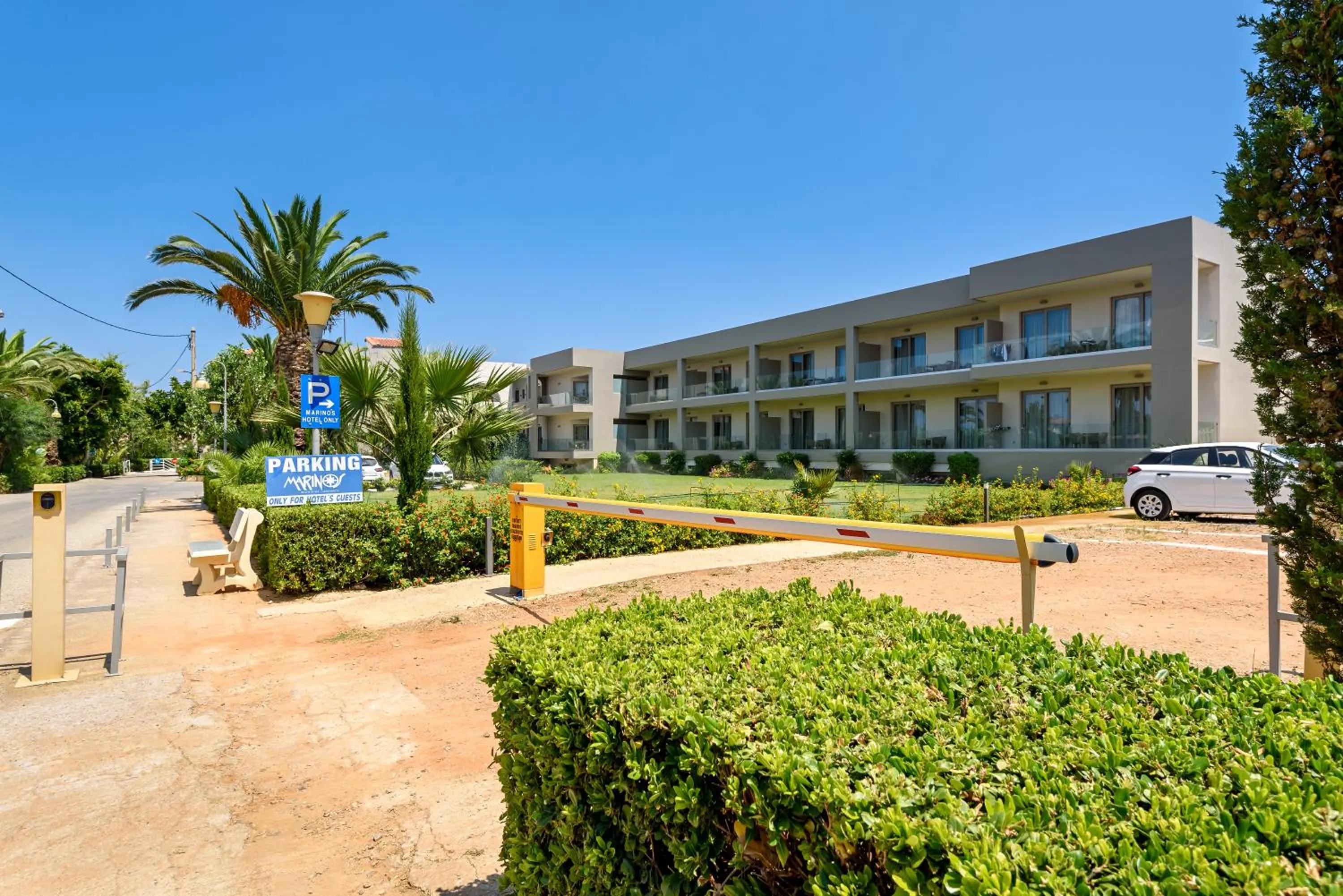 Parking in Marinos Beach Hotel