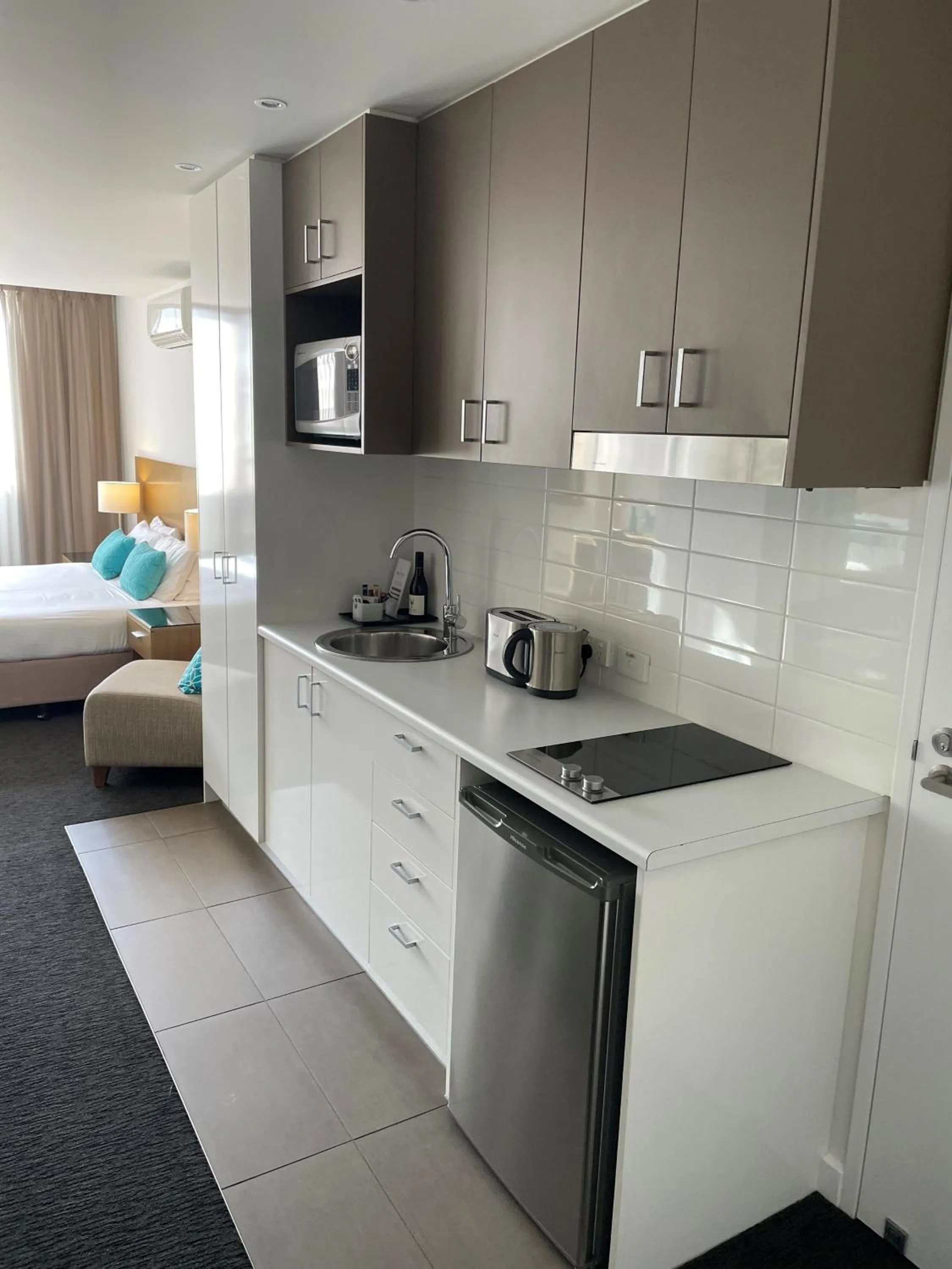 Kitchen or kitchenette, Bed in Quest Cheltenham