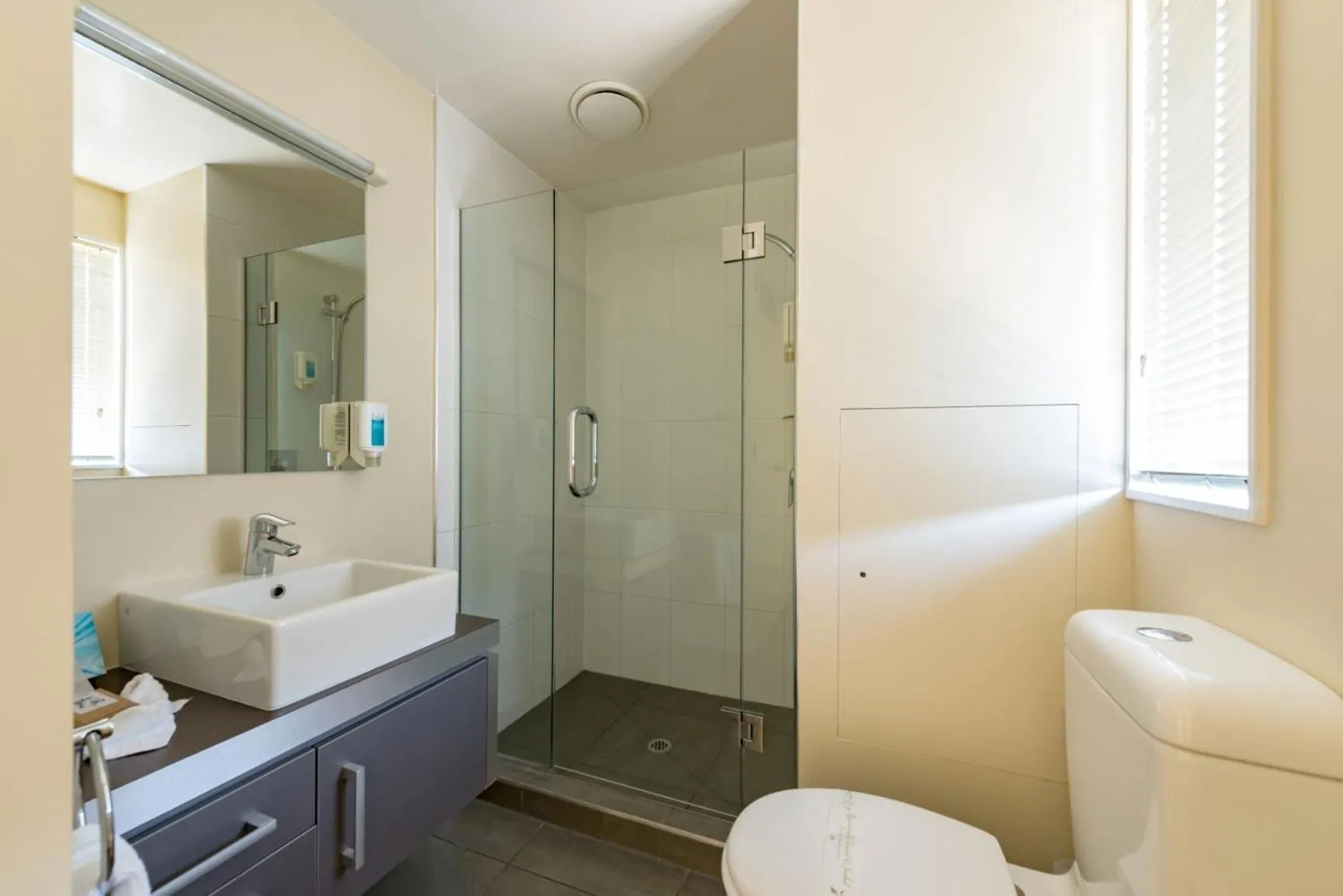 Bathroom in Edgewater Palms Apartments