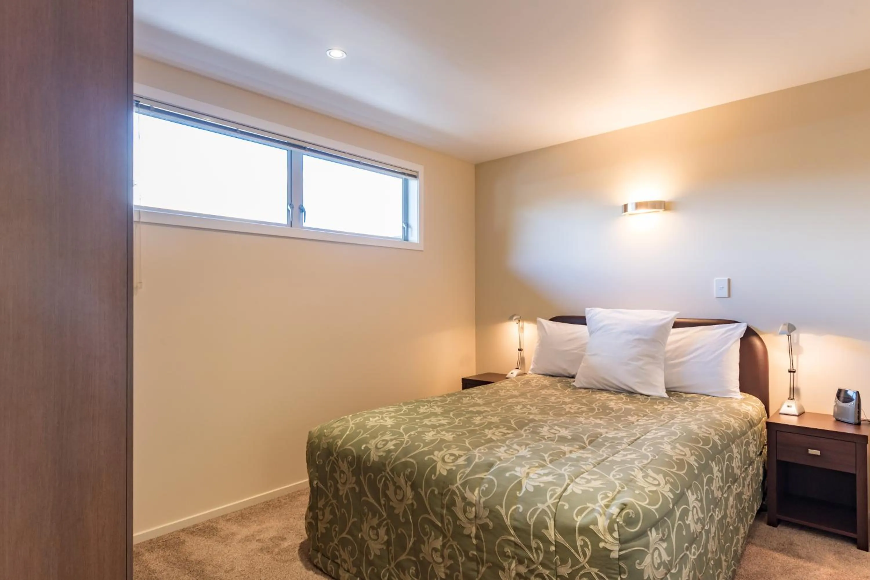 Bedroom, Bed in Edgewater Palms Apartments