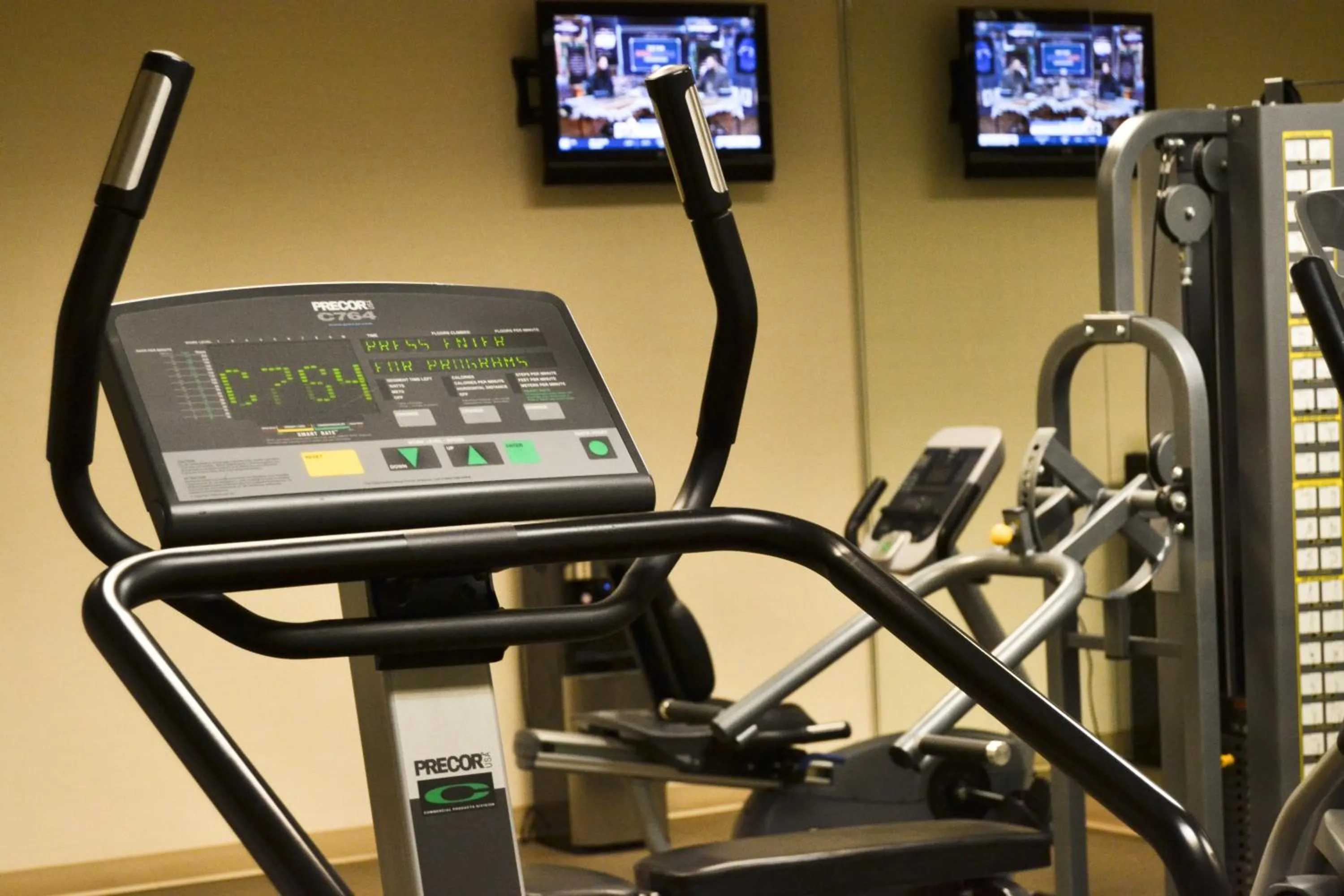 Fitness centre/facilities in Amenida Residences, Calgary