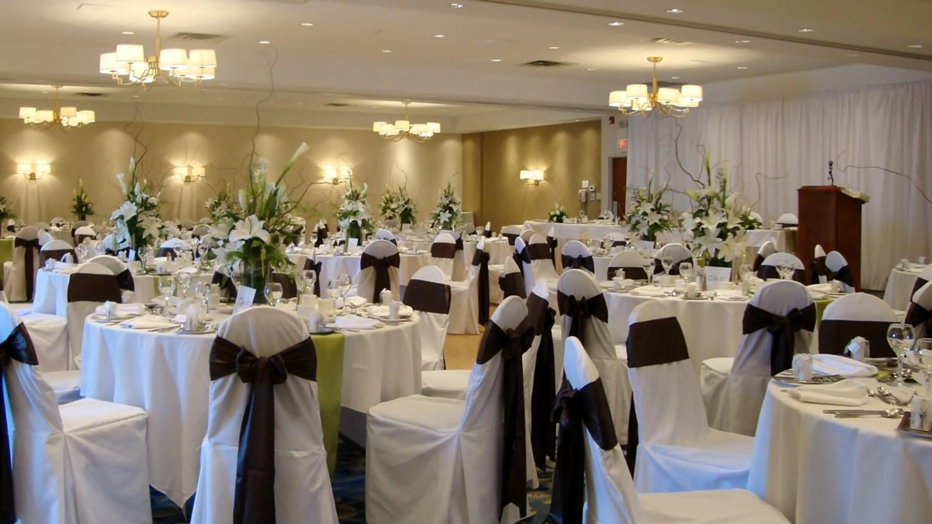 Banquet/Function facilities in Amenida Residences, Calgary