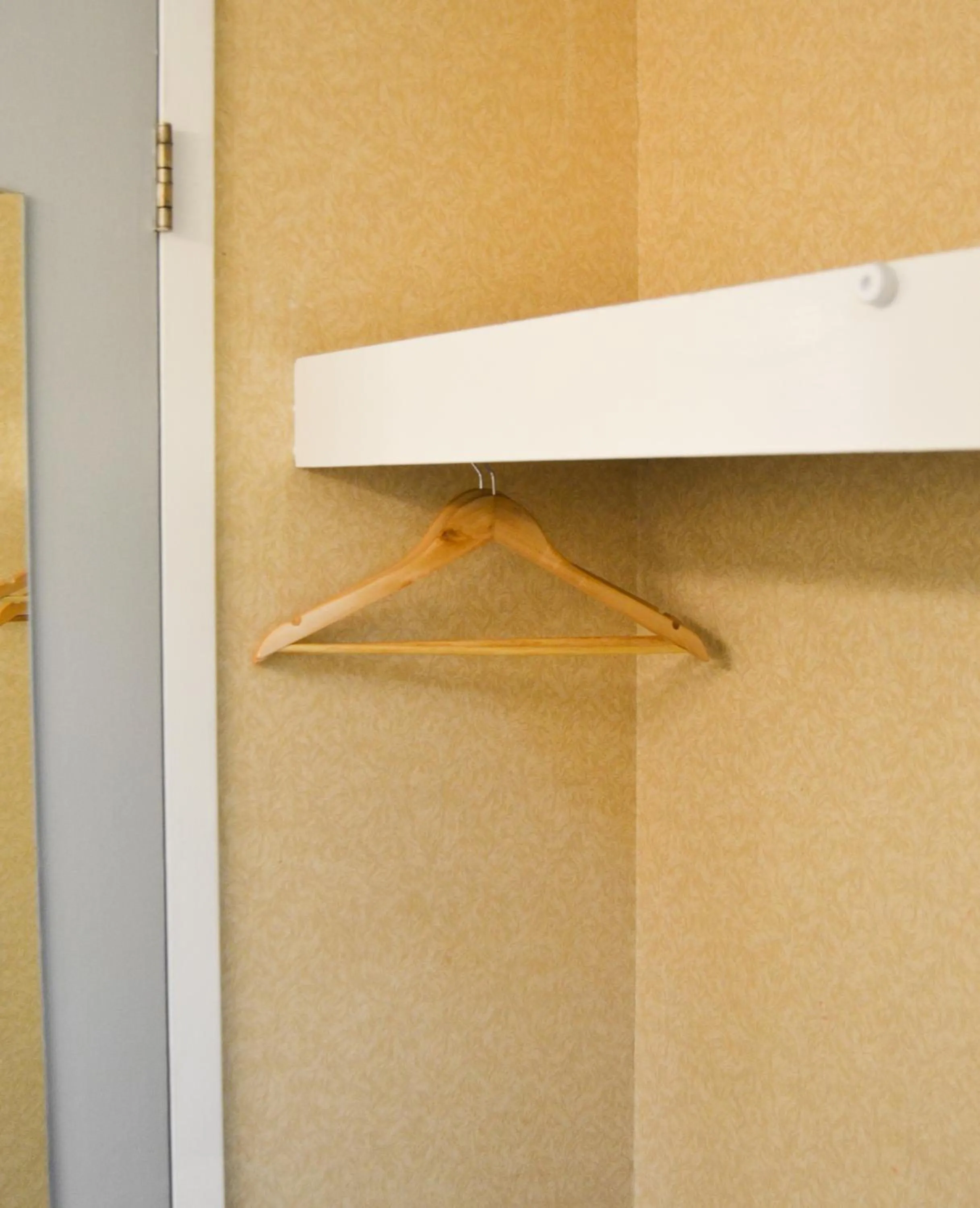 wardrobe in Amenida Residences, Calgary
