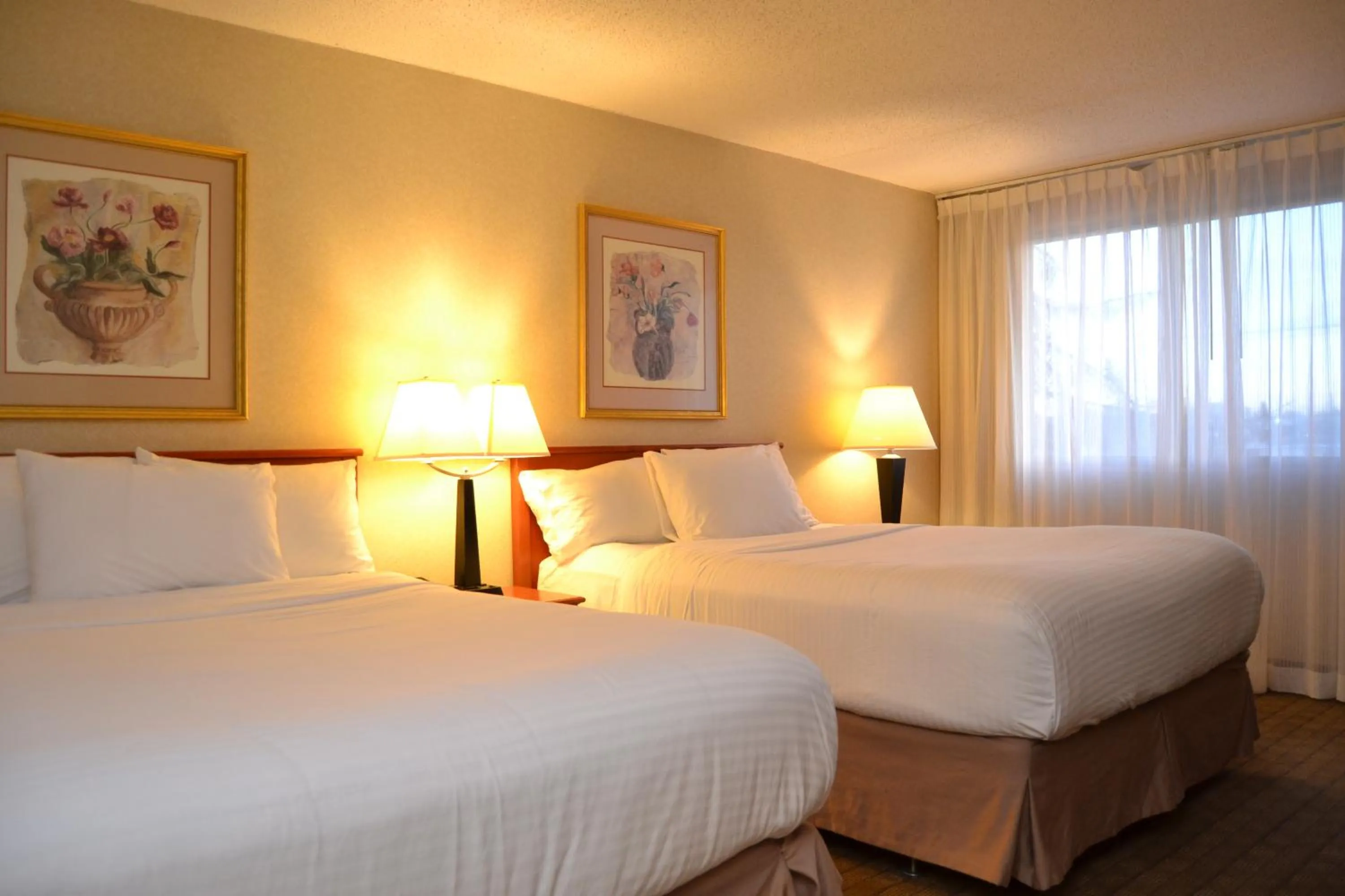 Bedroom, Bed in Amenida Residences, Calgary