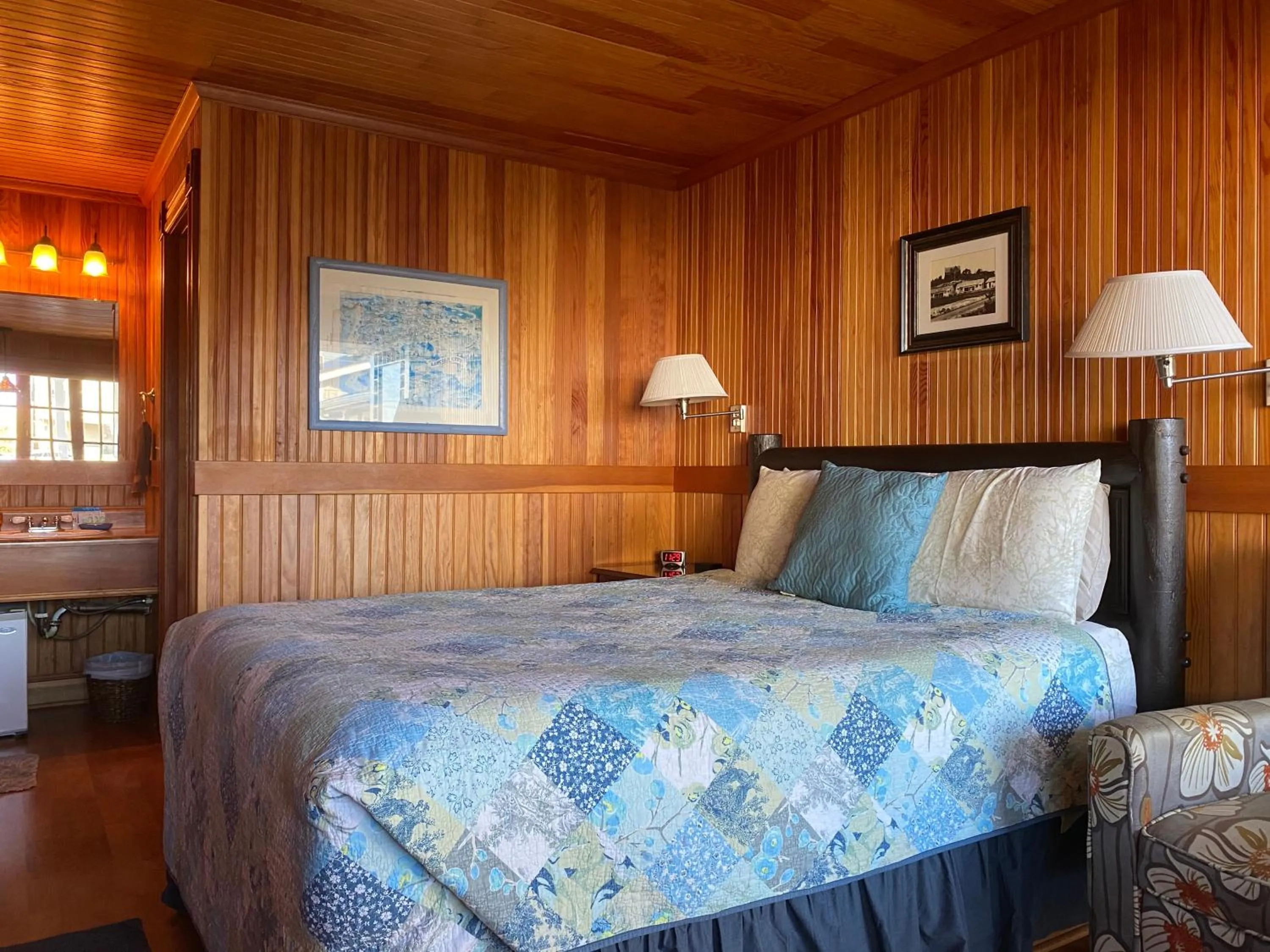 Bed in Whistling Winds Motel