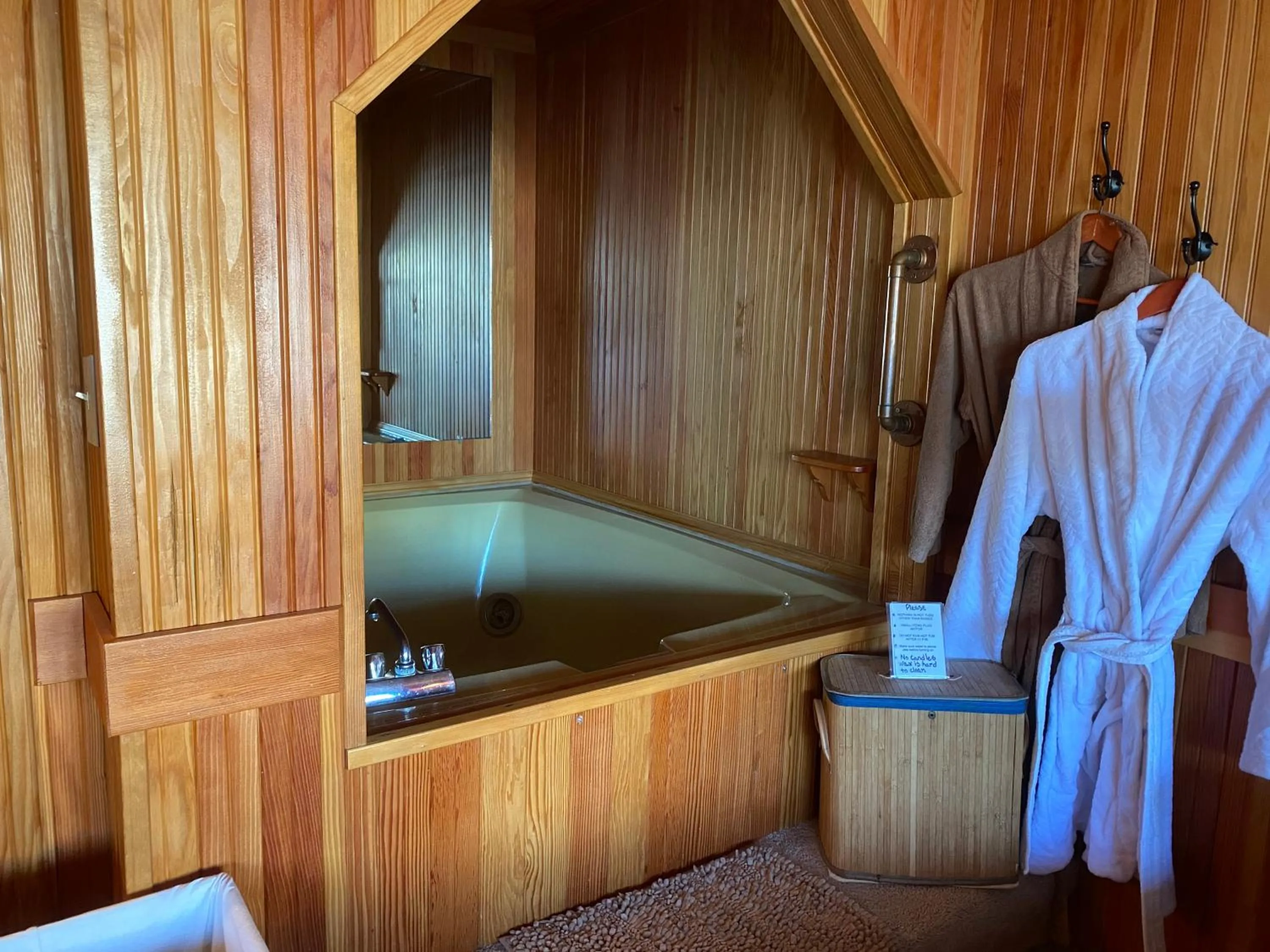 Whistling Winds Motel