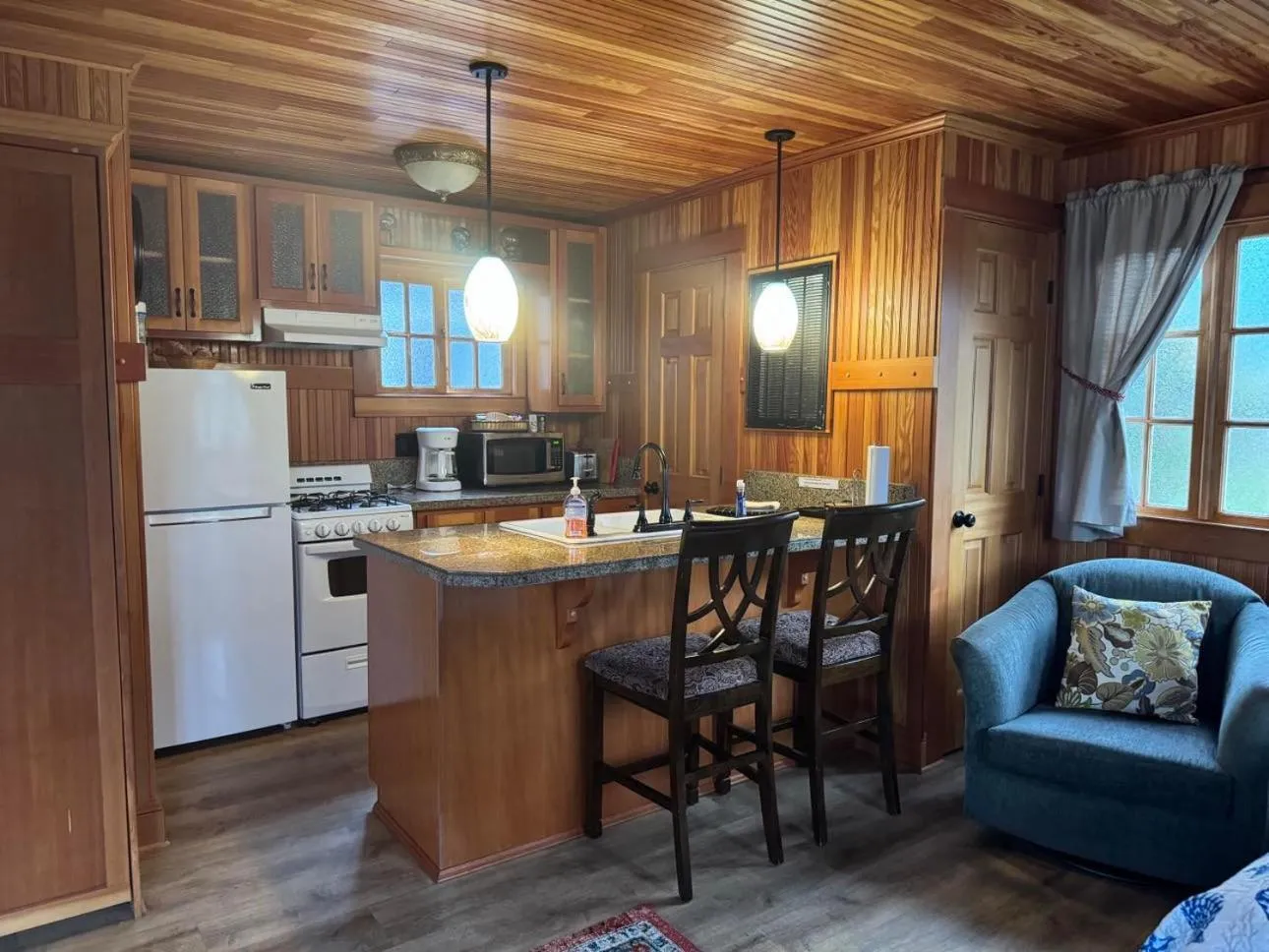 Whistling Winds Motel