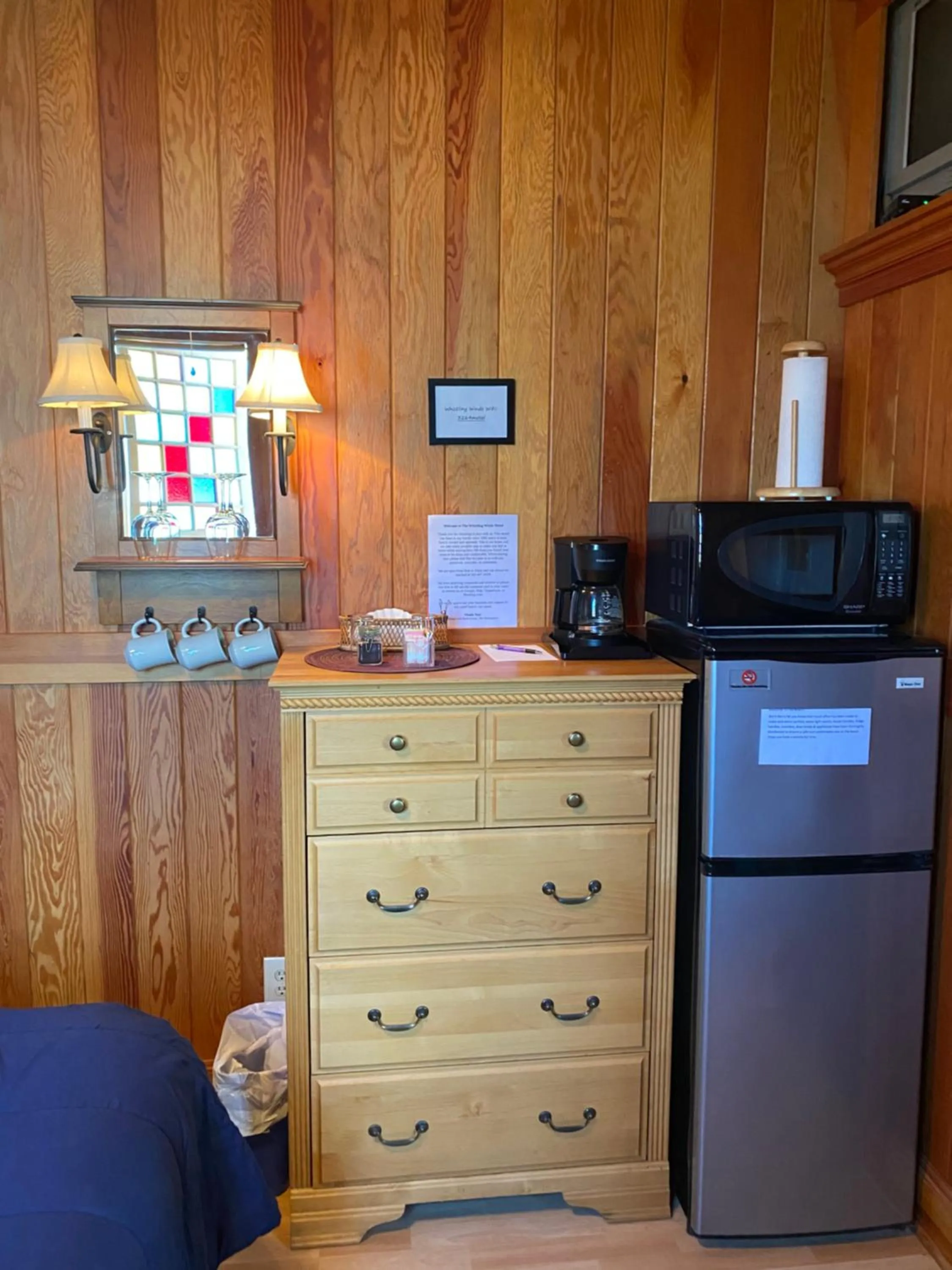 minibar in Whistling Winds Motel