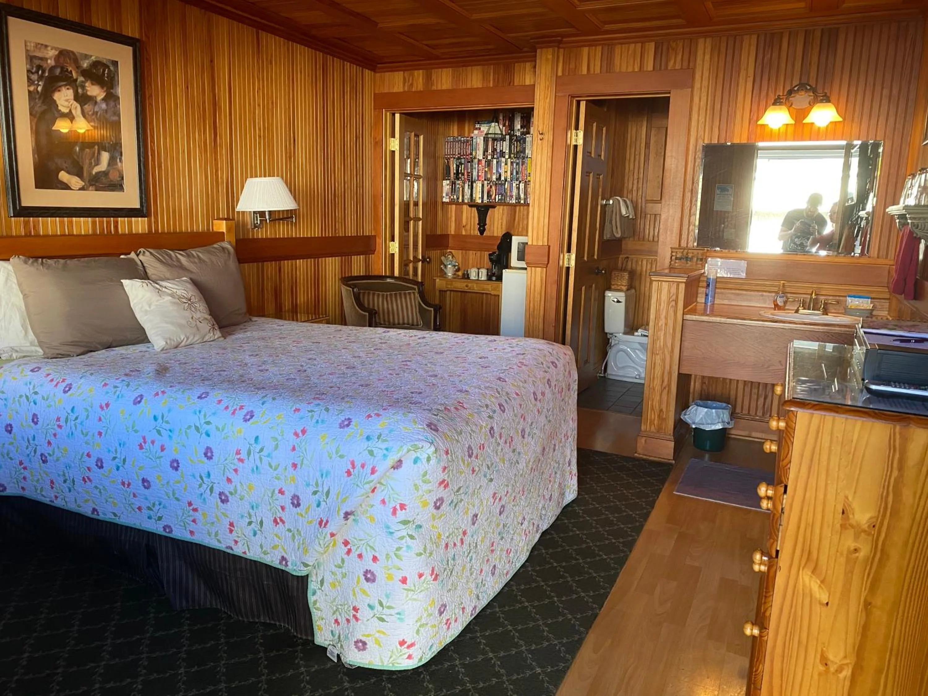 Bed in Whistling Winds Motel