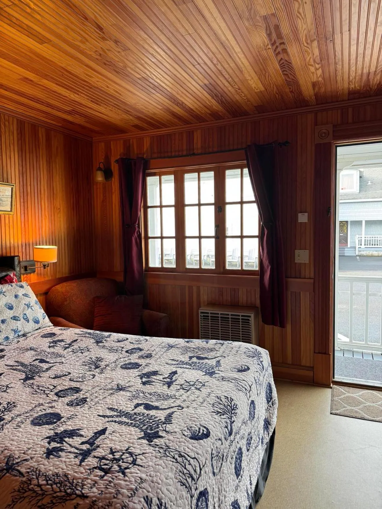 Bed in Whistling Winds Motel