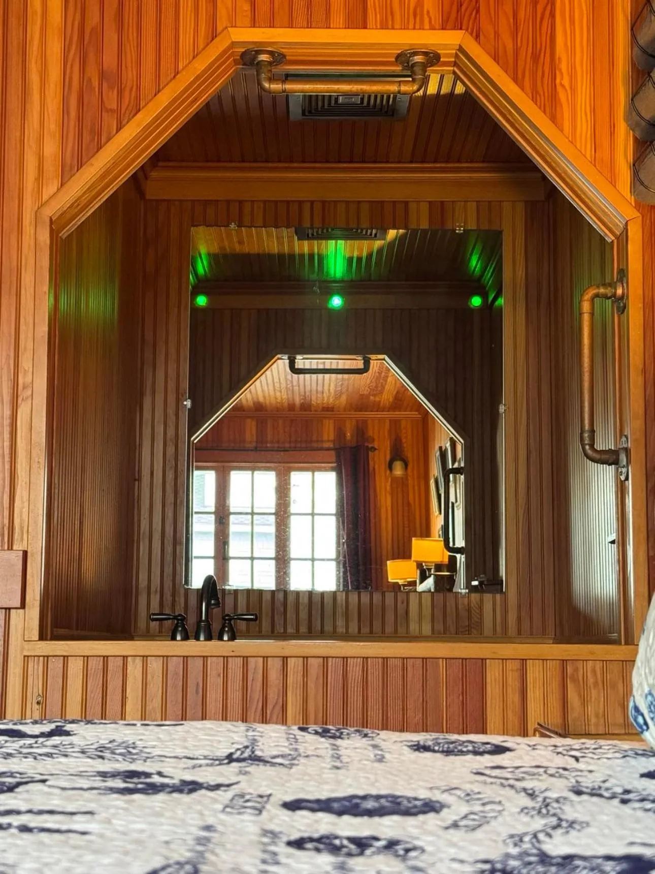 Whistling Winds Motel