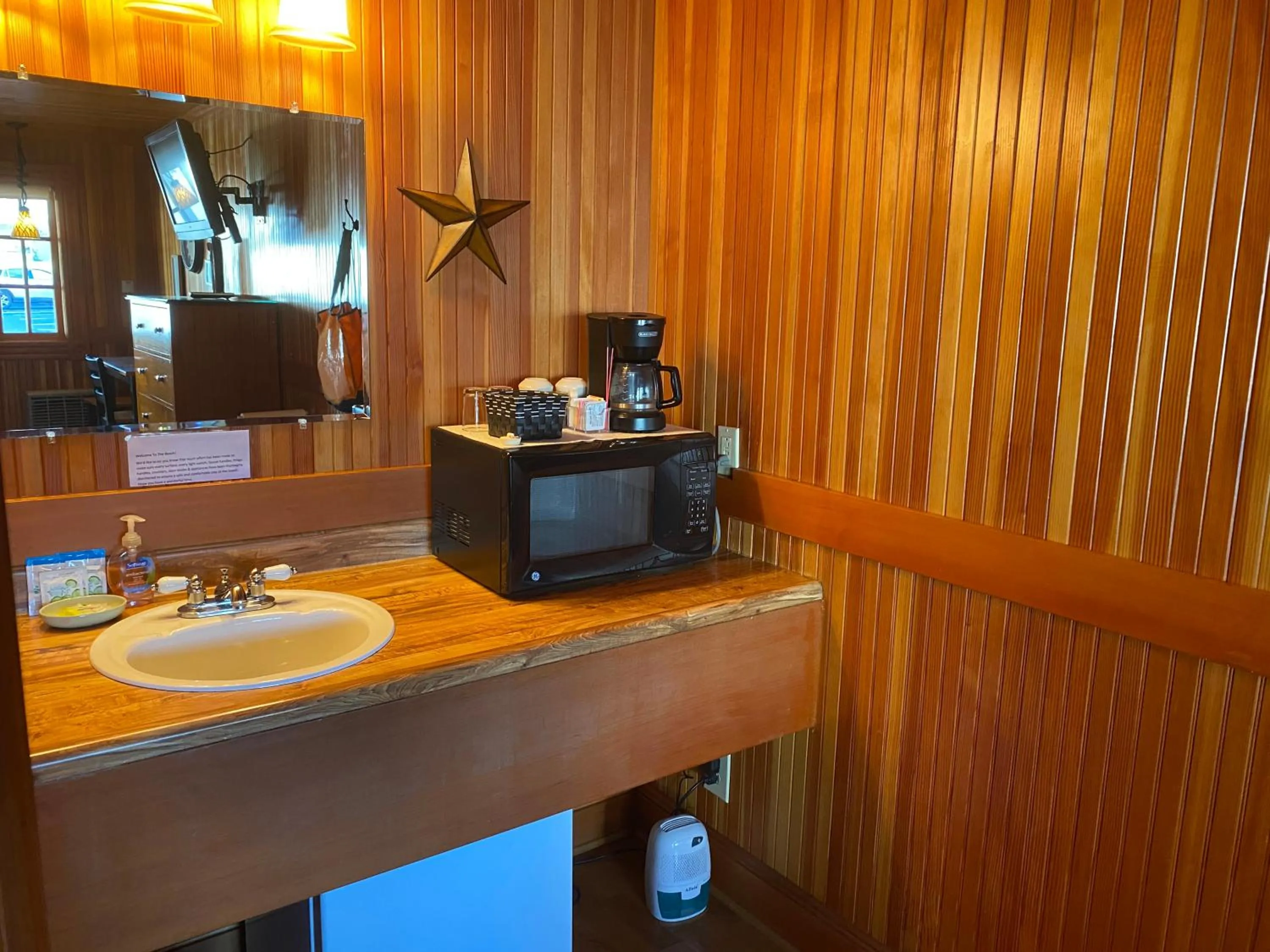 Whistling Winds Motel