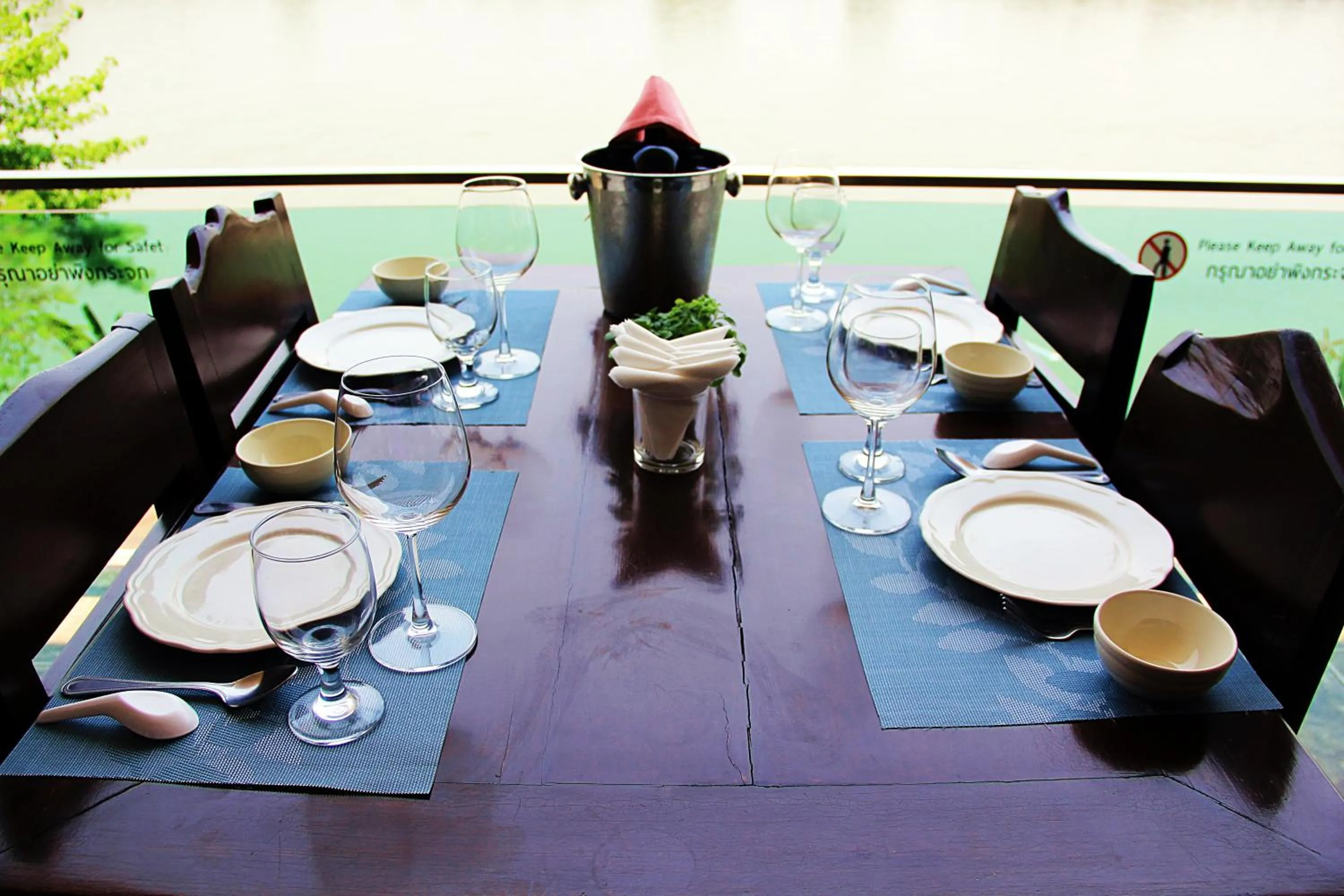 Restaurant/places to eat in Namkhong Riverside