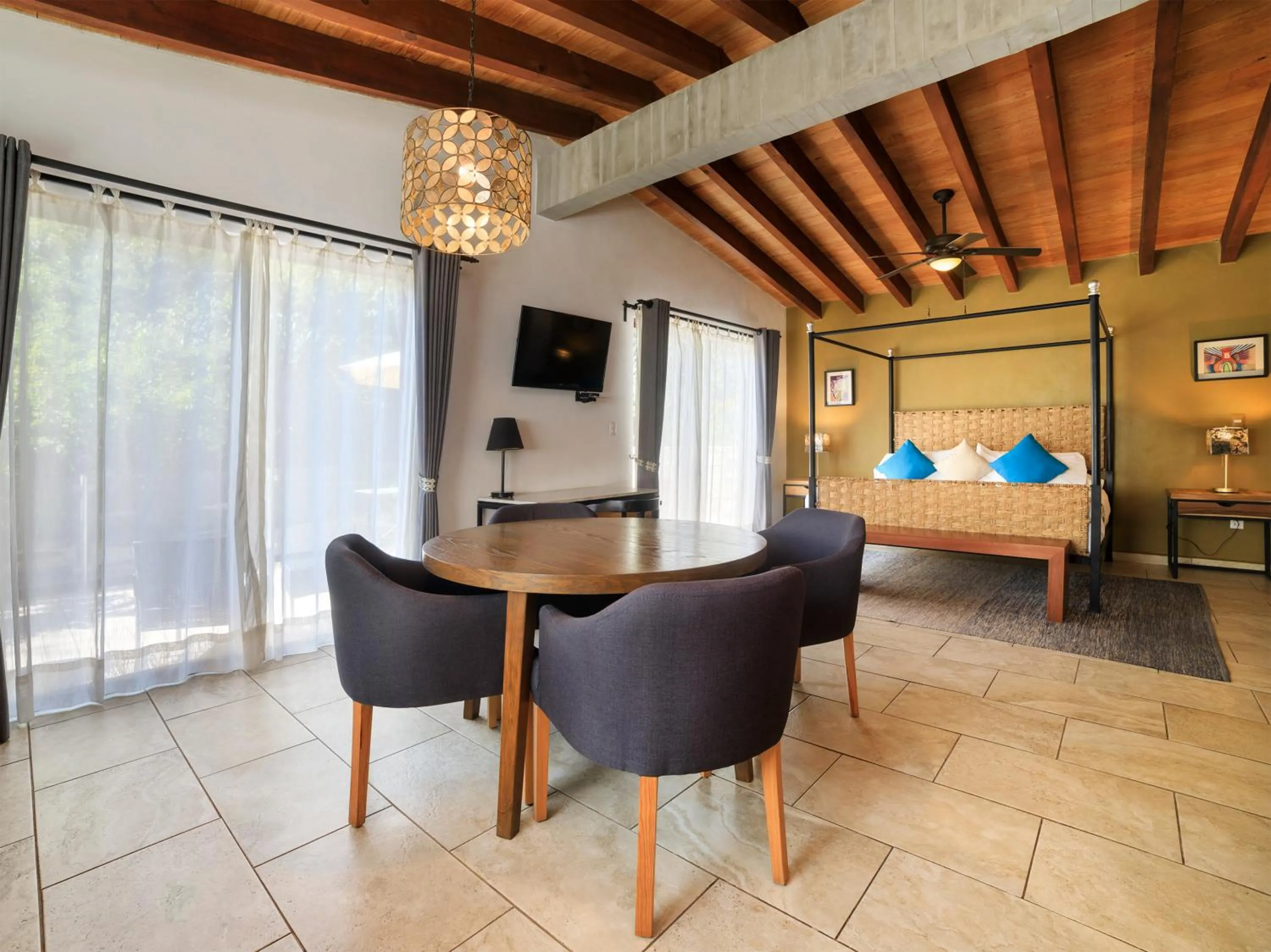 TV and multimedia in Hotel Amate del Rio