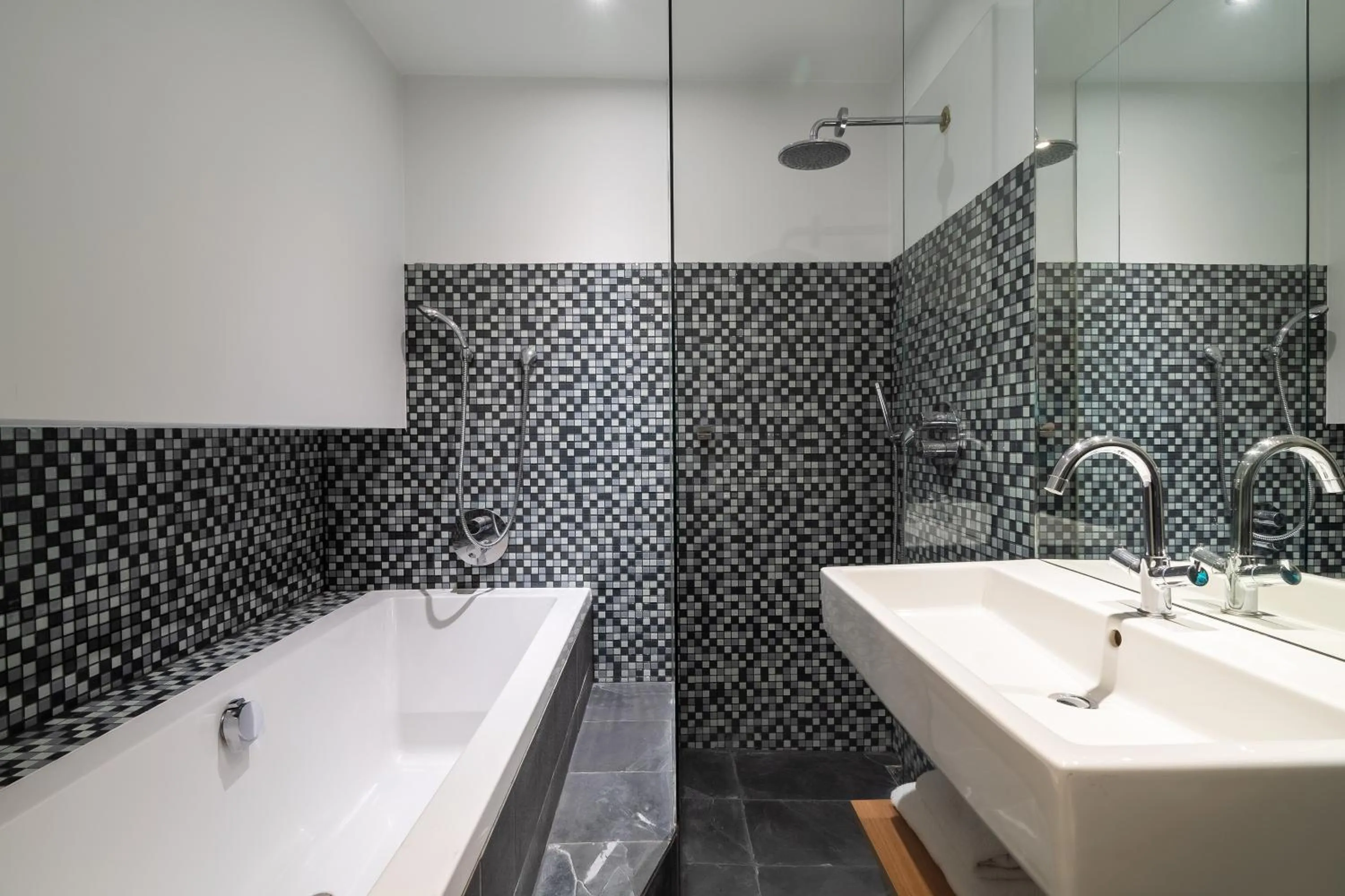 Shower in Numa Amsterdam Oosterpark