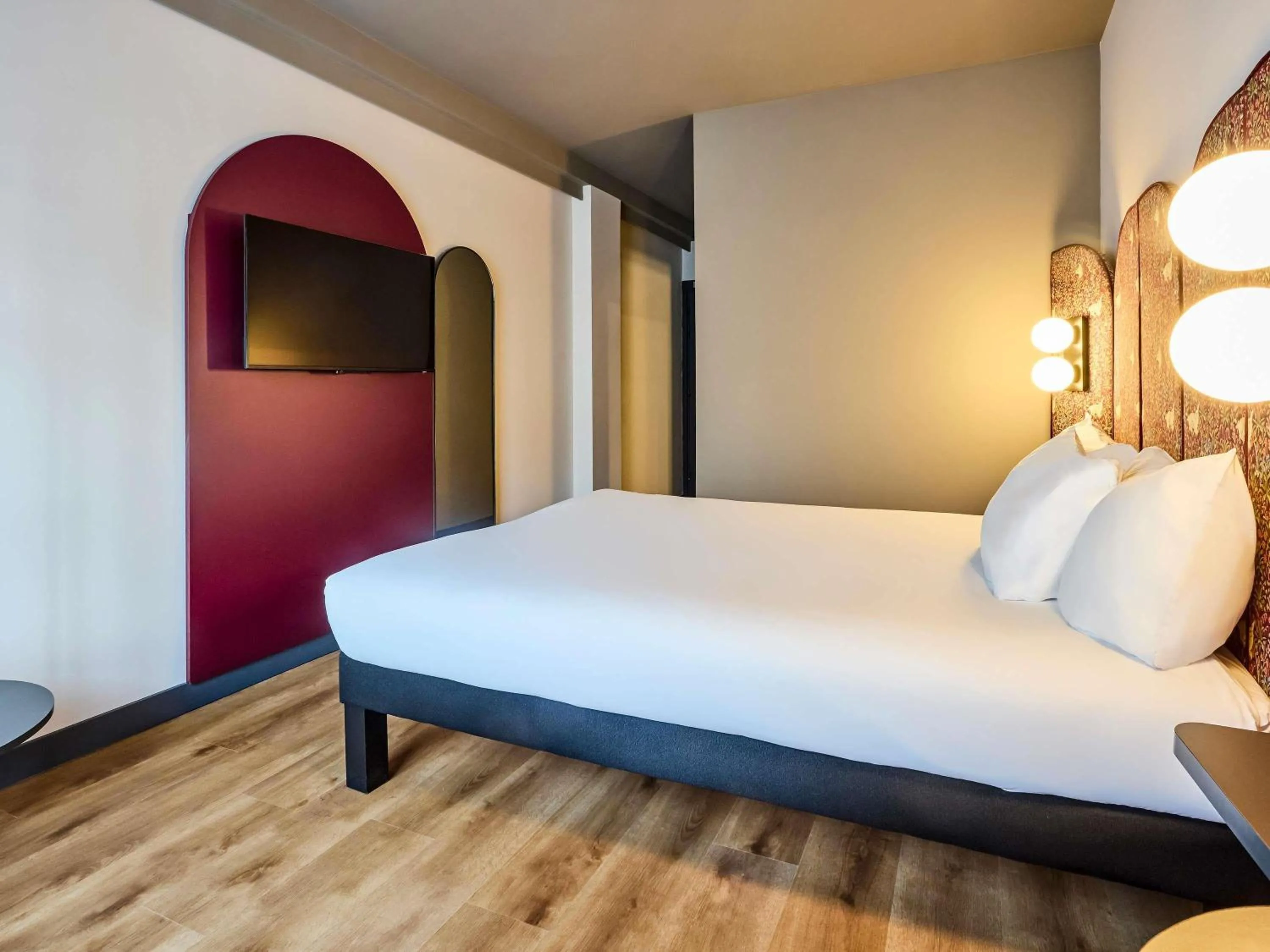 Bedroom, Bed in Ibis Styles Madrid Centro Maravillas