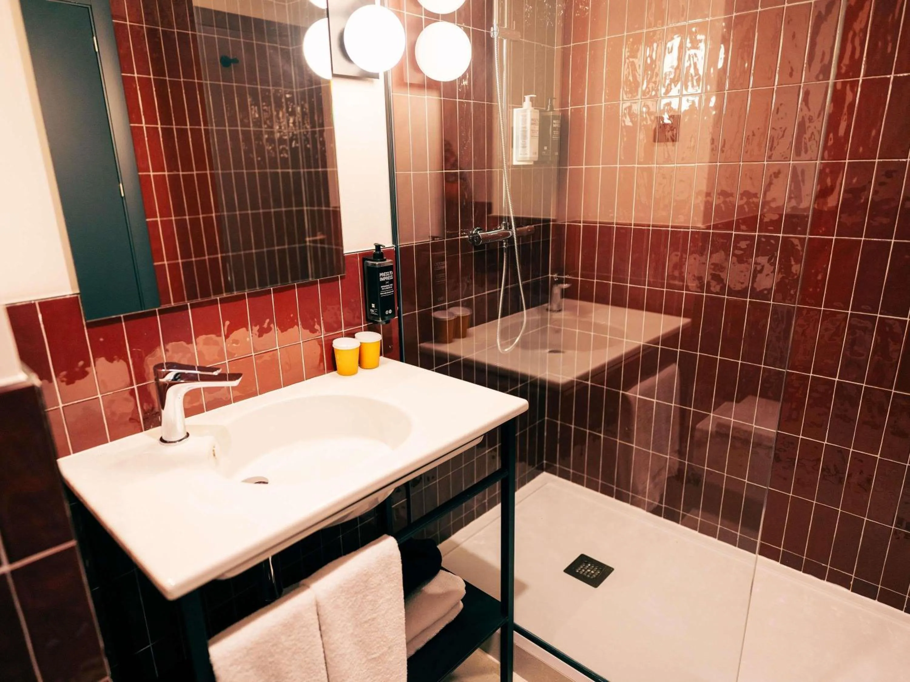 Bedroom in Ibis Styles Madrid Centro Maravillas