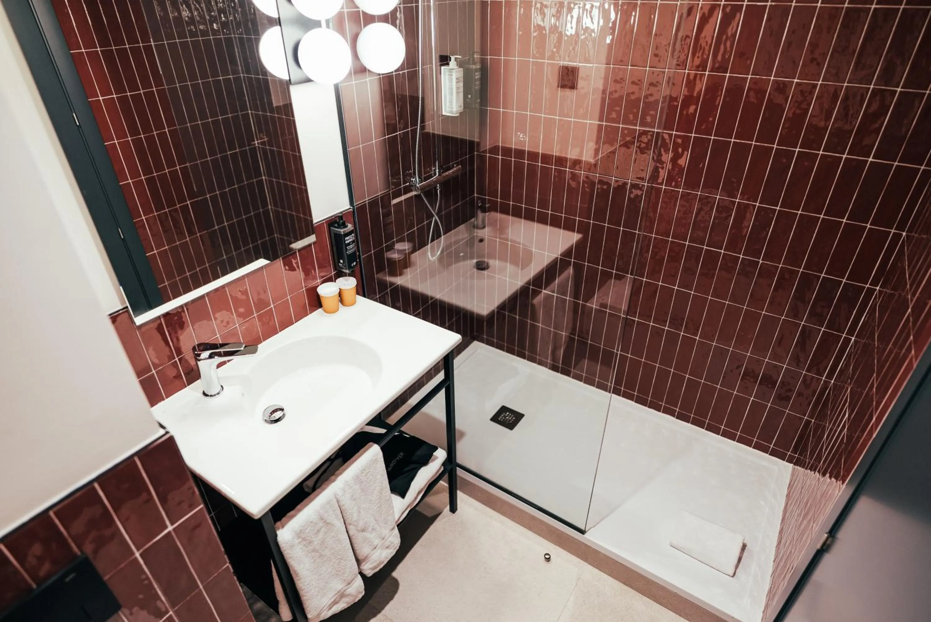 Shower in Ibis Styles Madrid Centro Maravillas