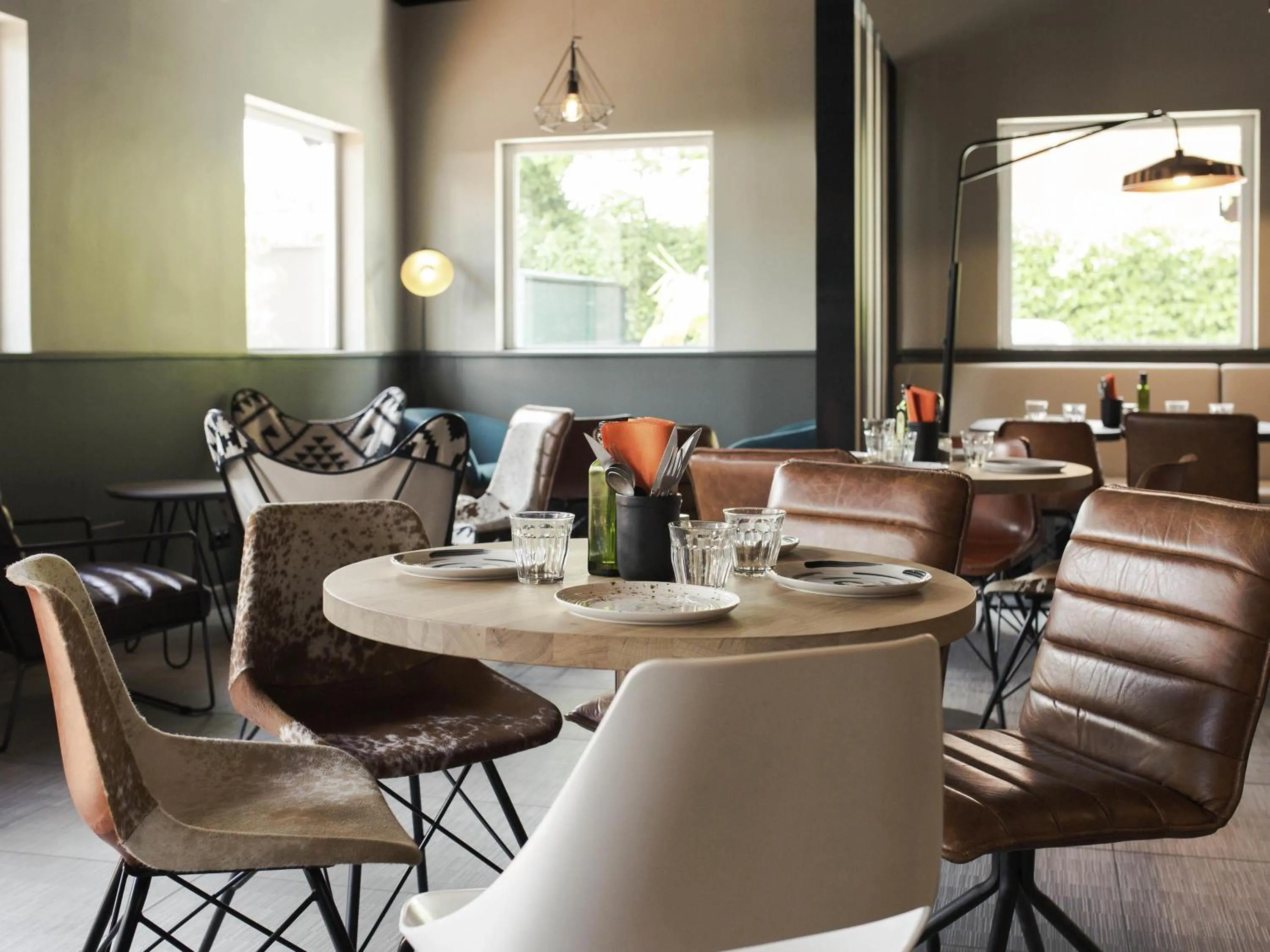 Lounge or bar in Ibis Madrid Fuenlabrada