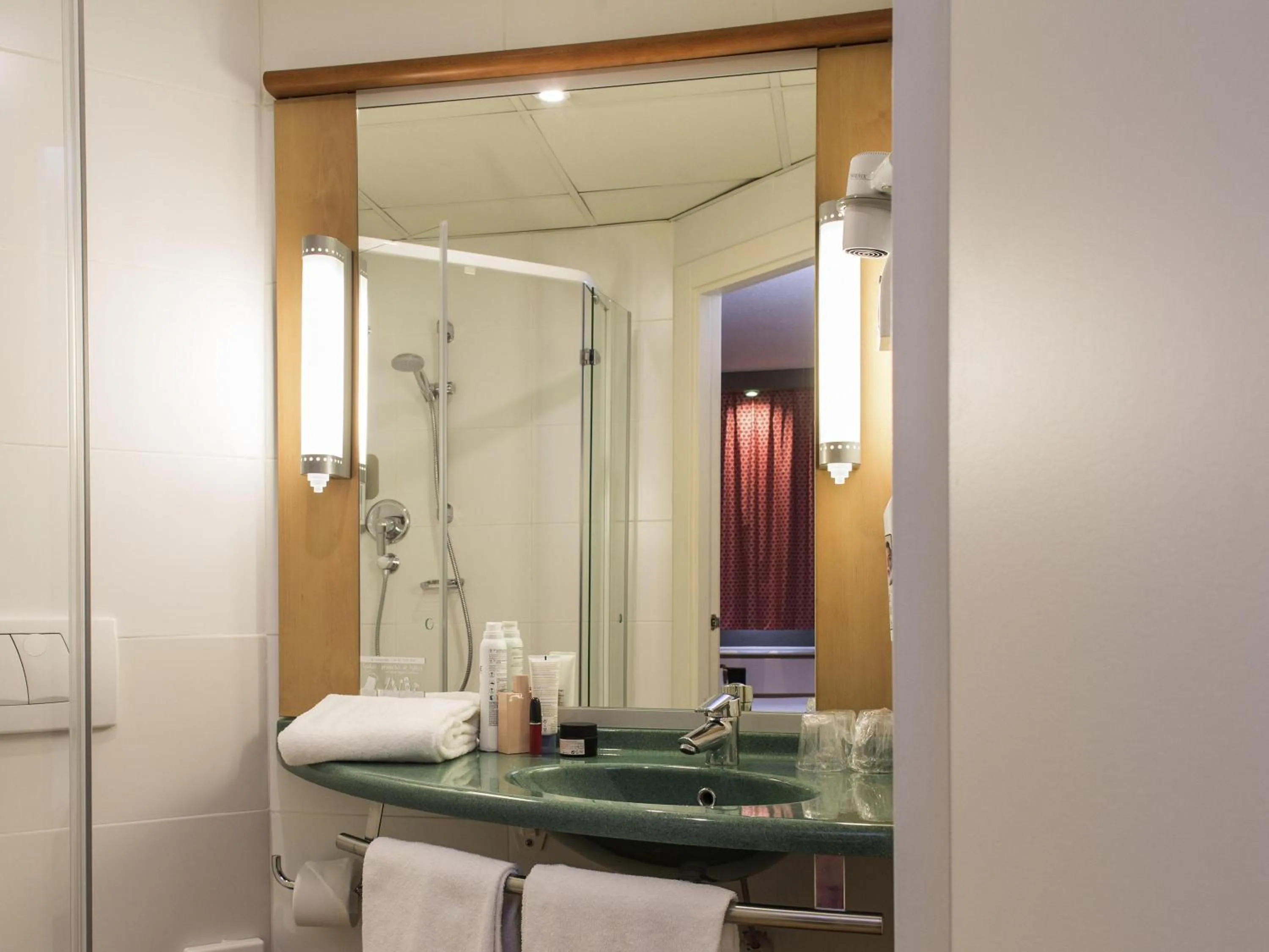 Bedroom in Ibis Madrid Fuenlabrada