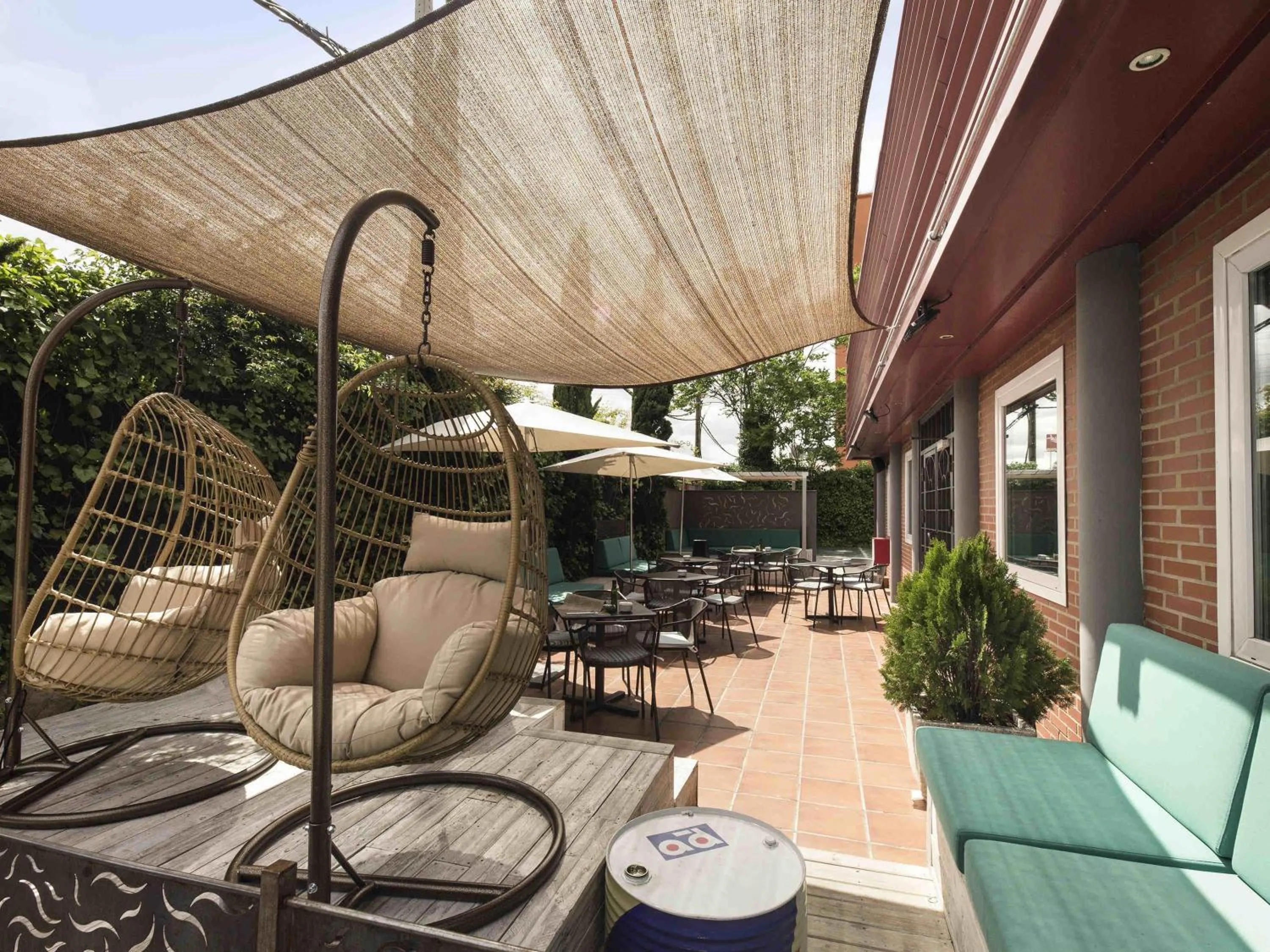 Lounge or bar in Ibis Madrid Fuenlabrada