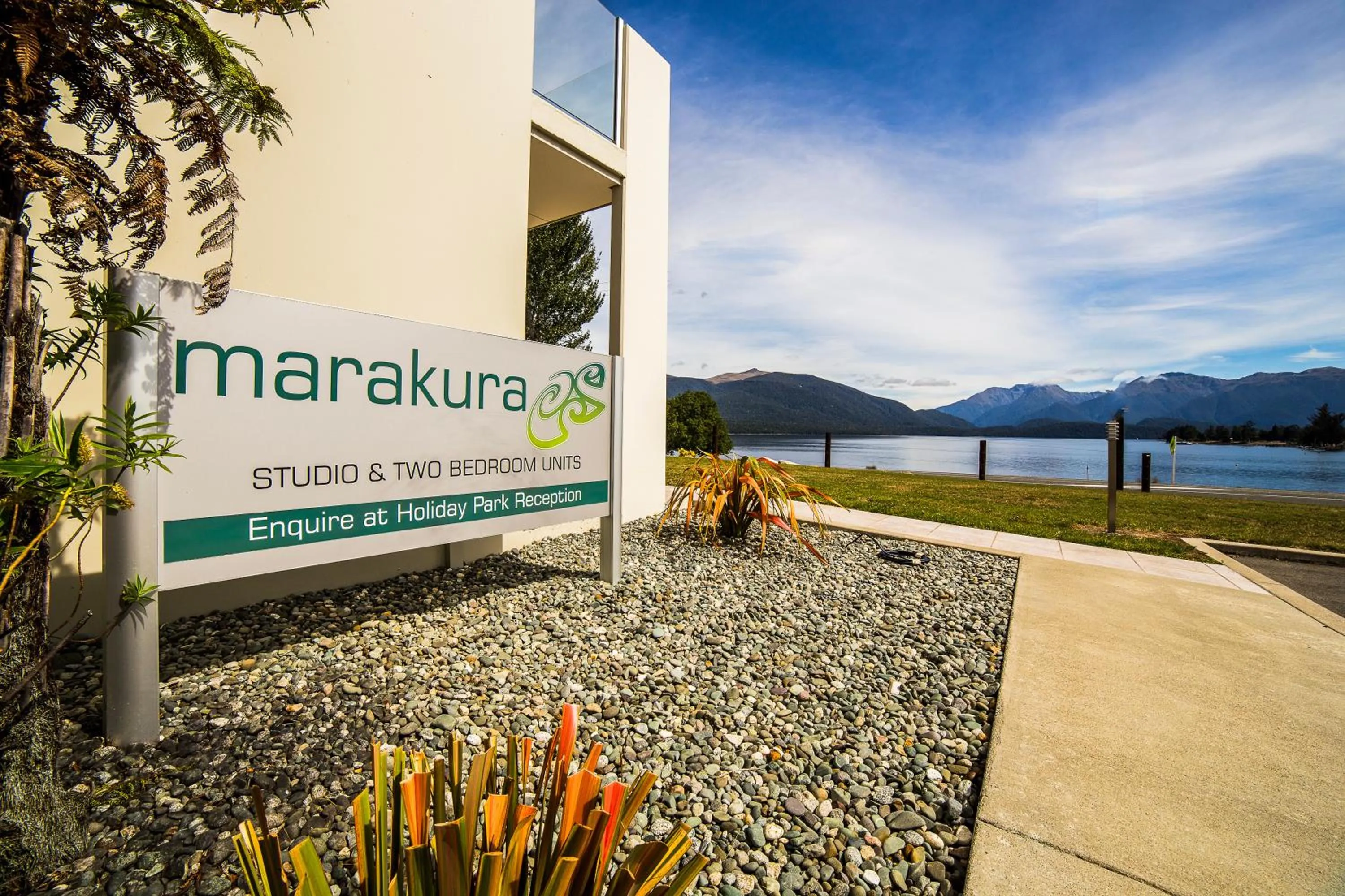 Lake view in Marakura Deluxe Motel