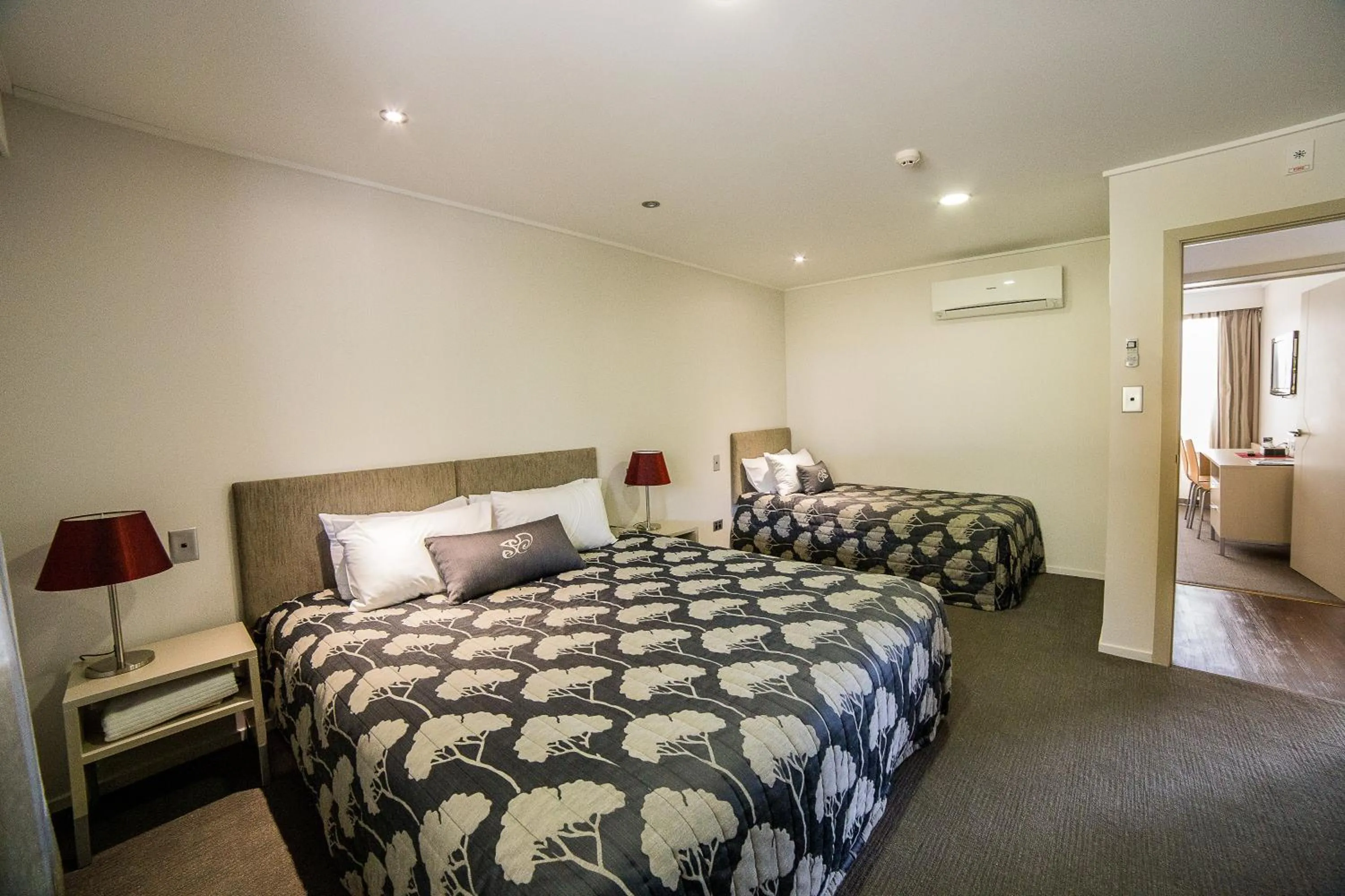 Bedroom, Bed in Marakura Deluxe Motel