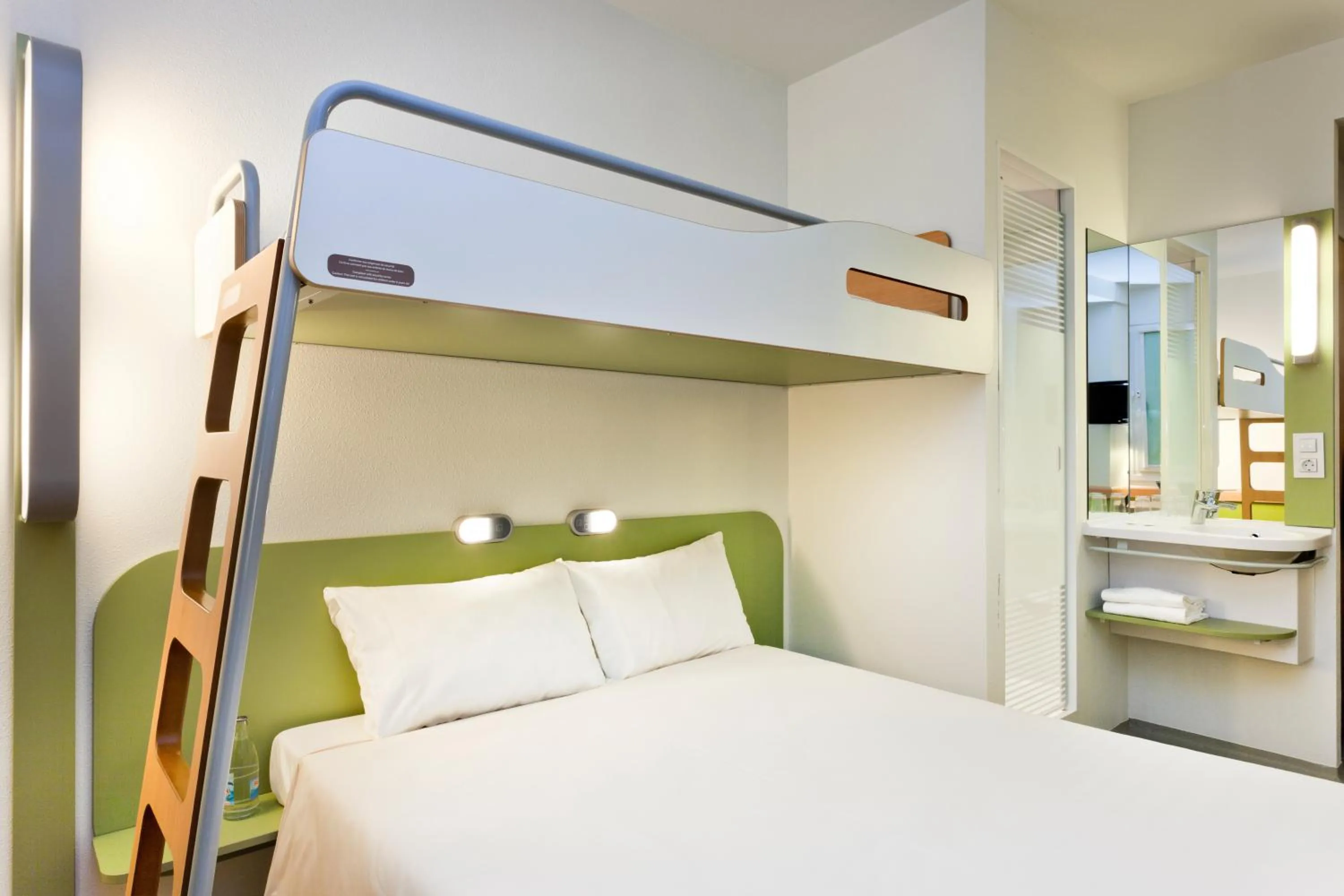 Bedroom, Bed in Ibis Budget Madrid Alcalá de Henares La Dehesa