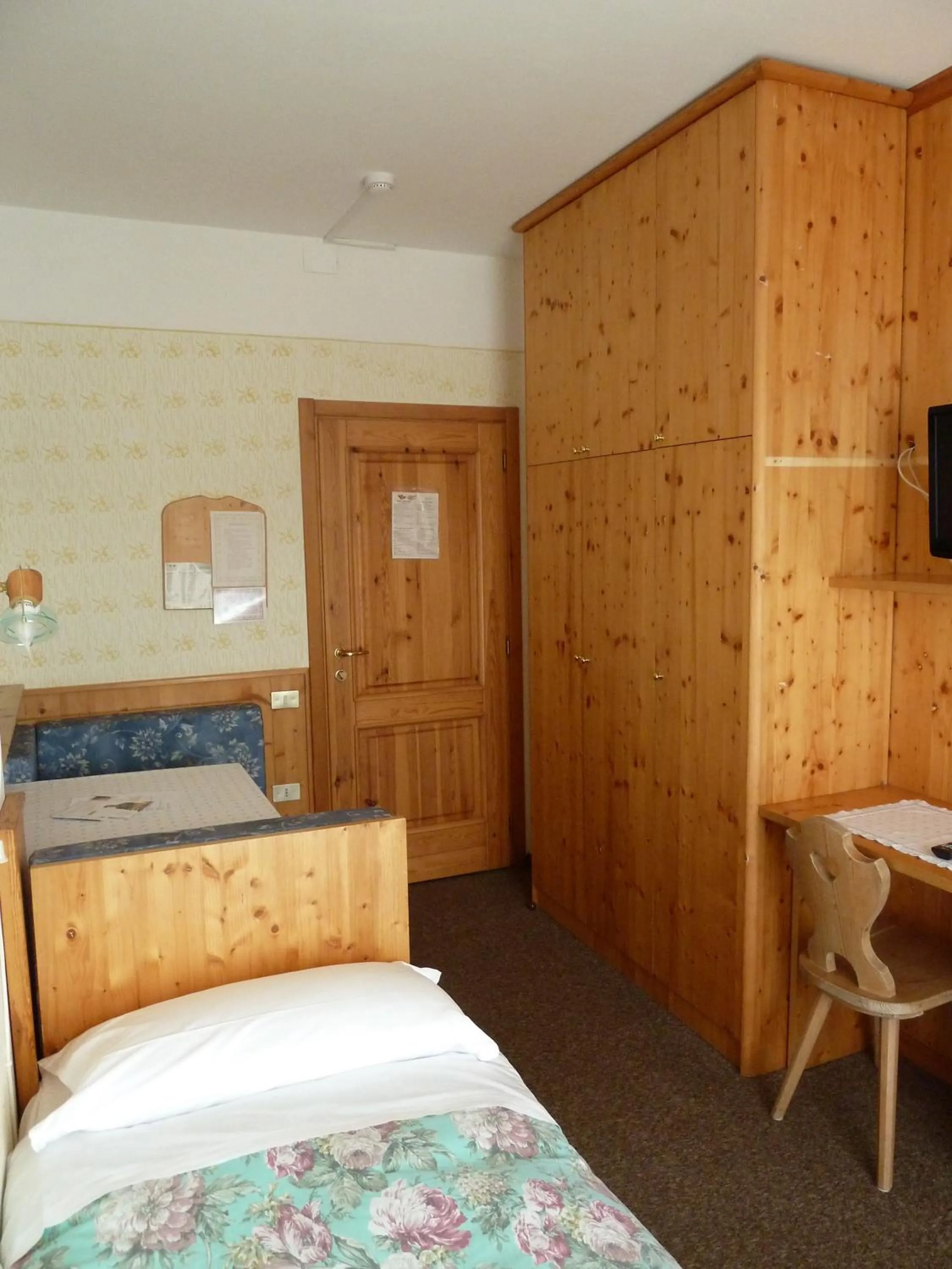 Photo of the whole room, Bed in Hotel Rosa Resort