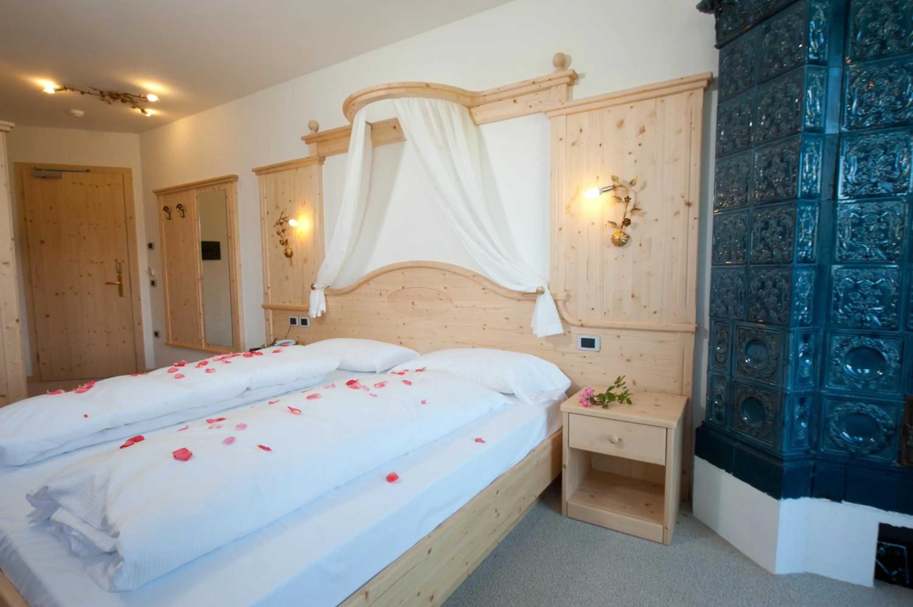 Photo of the whole room, Bed in Hotel Rosa Resort