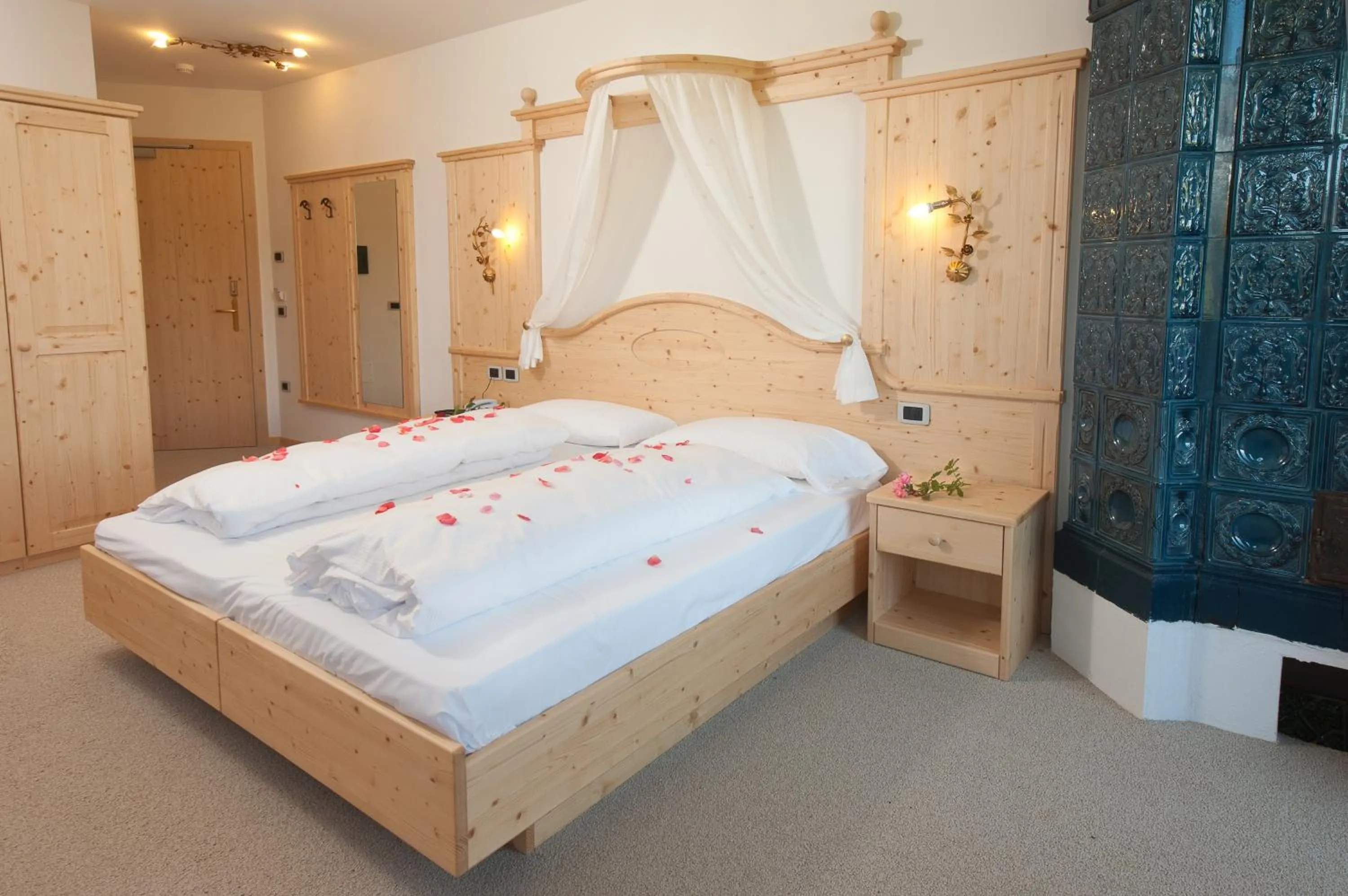 Photo of the whole room, Bed in Hotel Rosa Resort