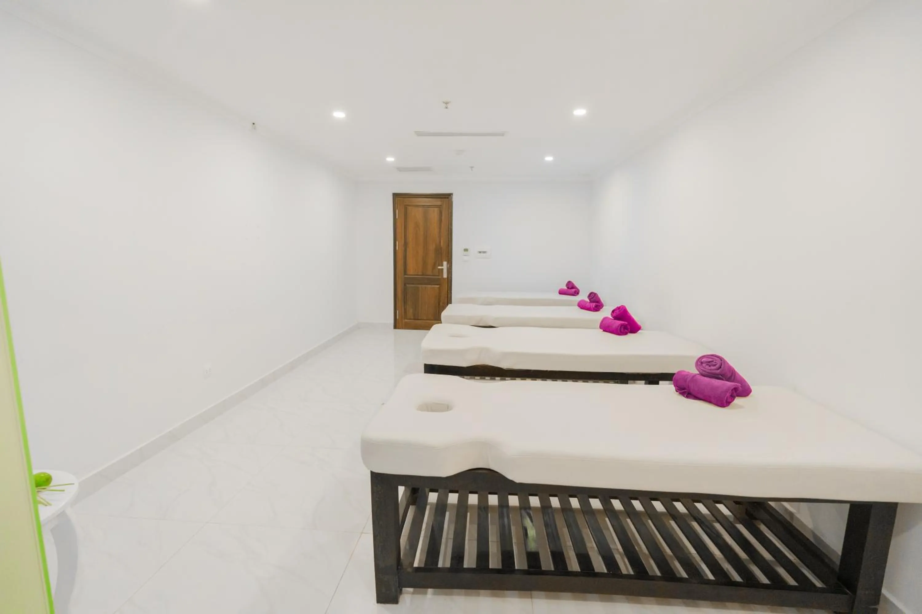 Spa and wellness centre/facilities, Bed in Bonjour Nha Trang Hotel