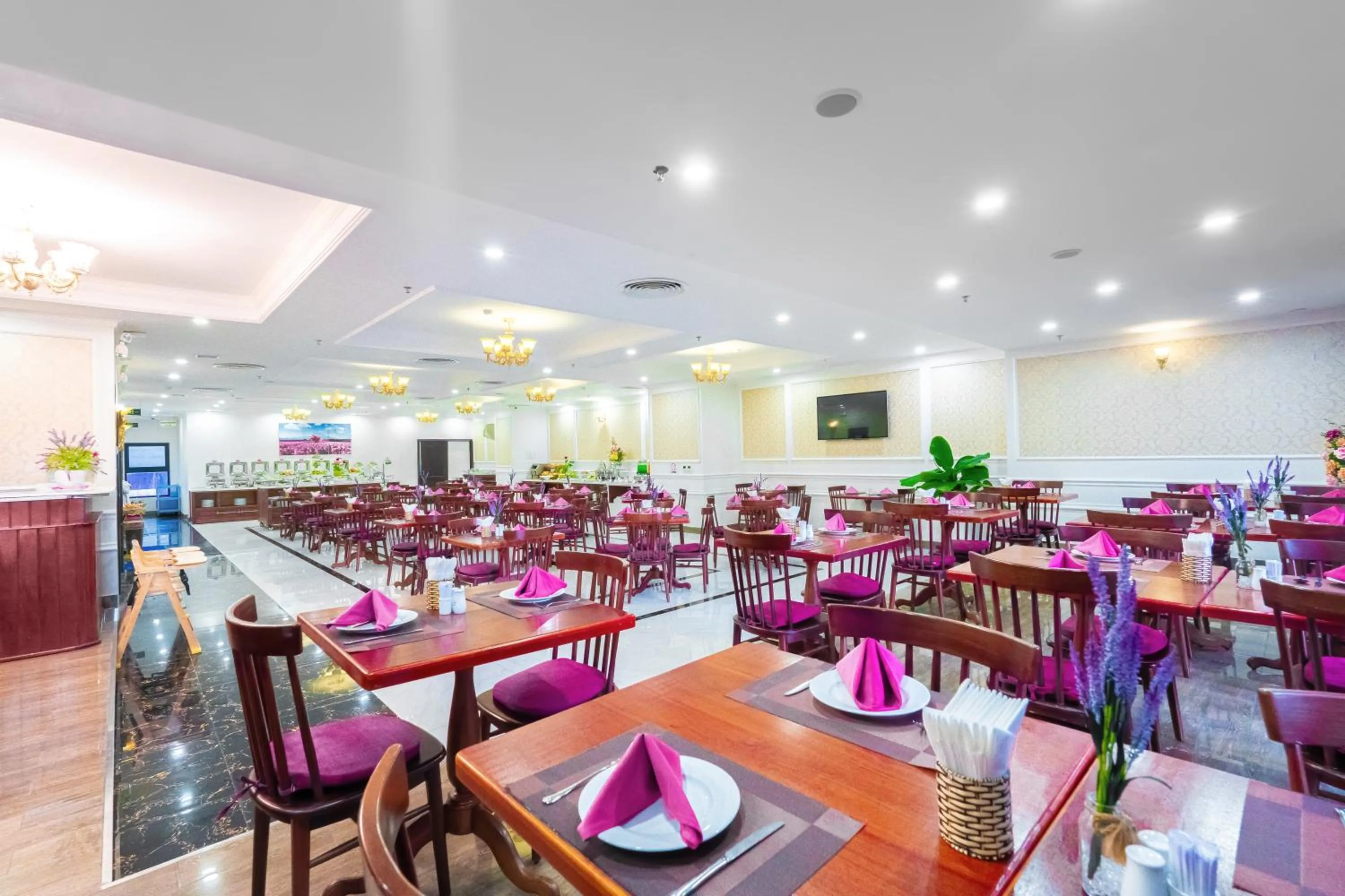 Restaurant/places to eat in Bonjour Nha Trang Hotel