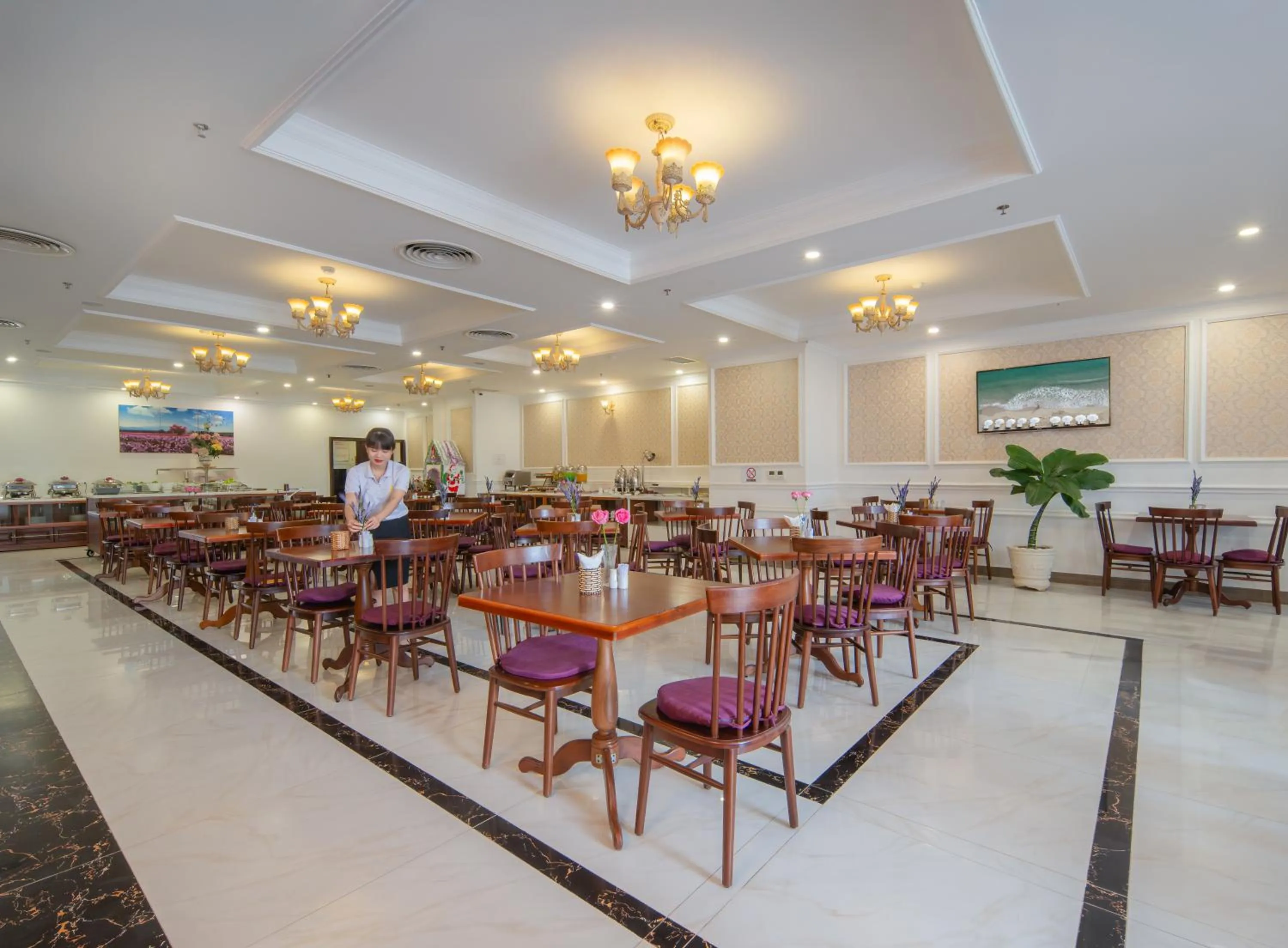 Restaurant/places to eat in Bonjour Nha Trang Hotel