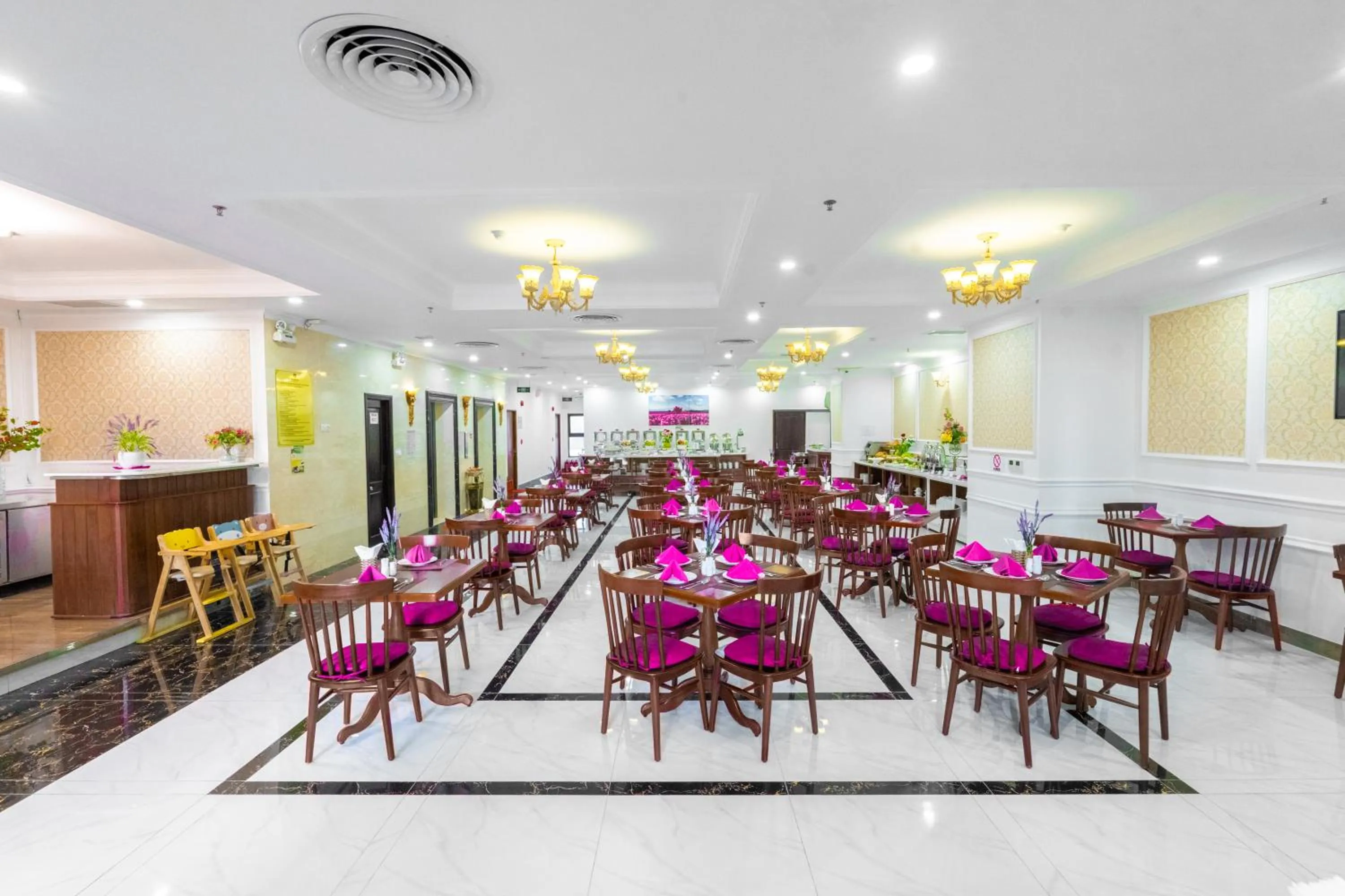Restaurant/places to eat in Bonjour Nha Trang Hotel