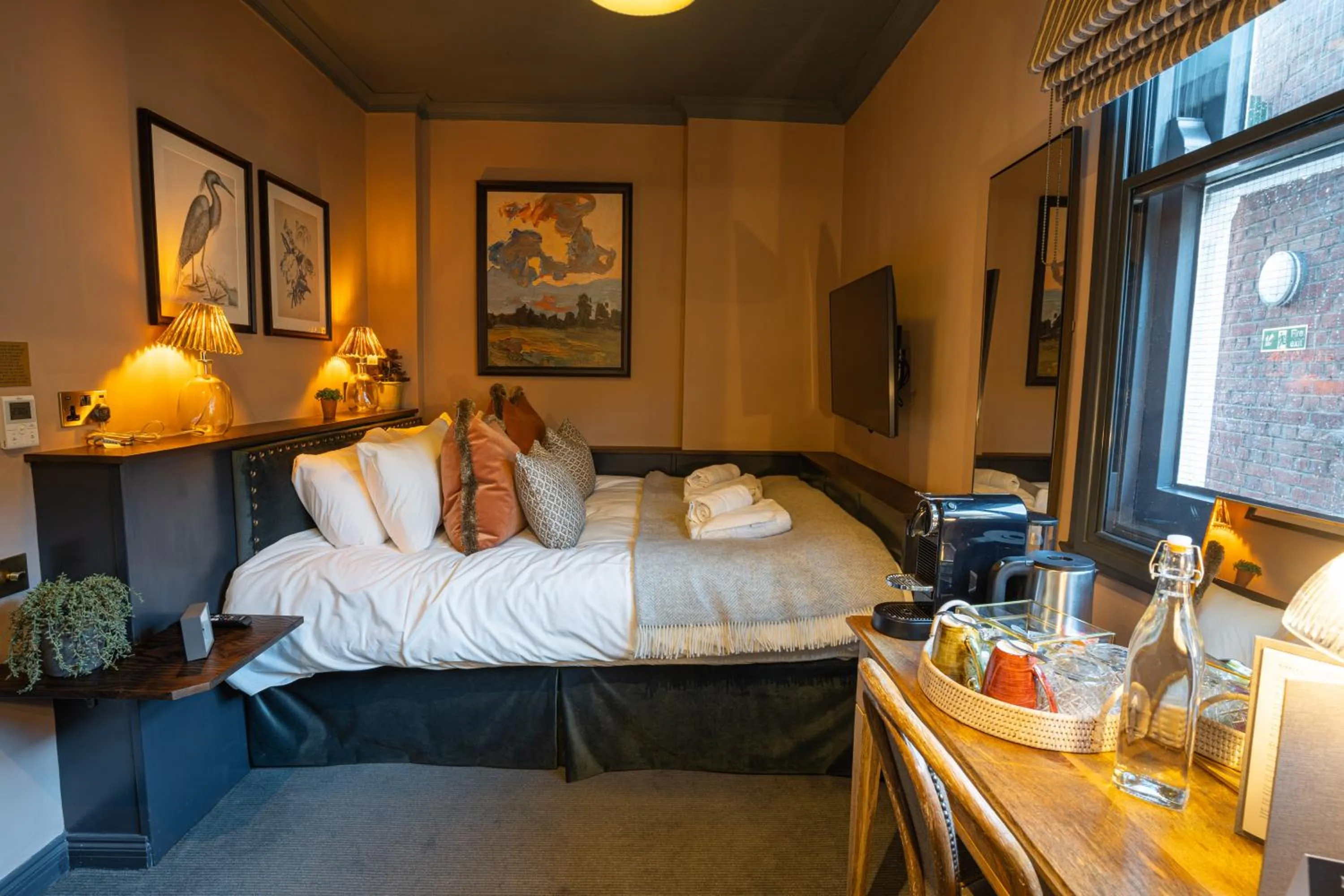 Bedroom, Bed in Salisbury Arms Hotel