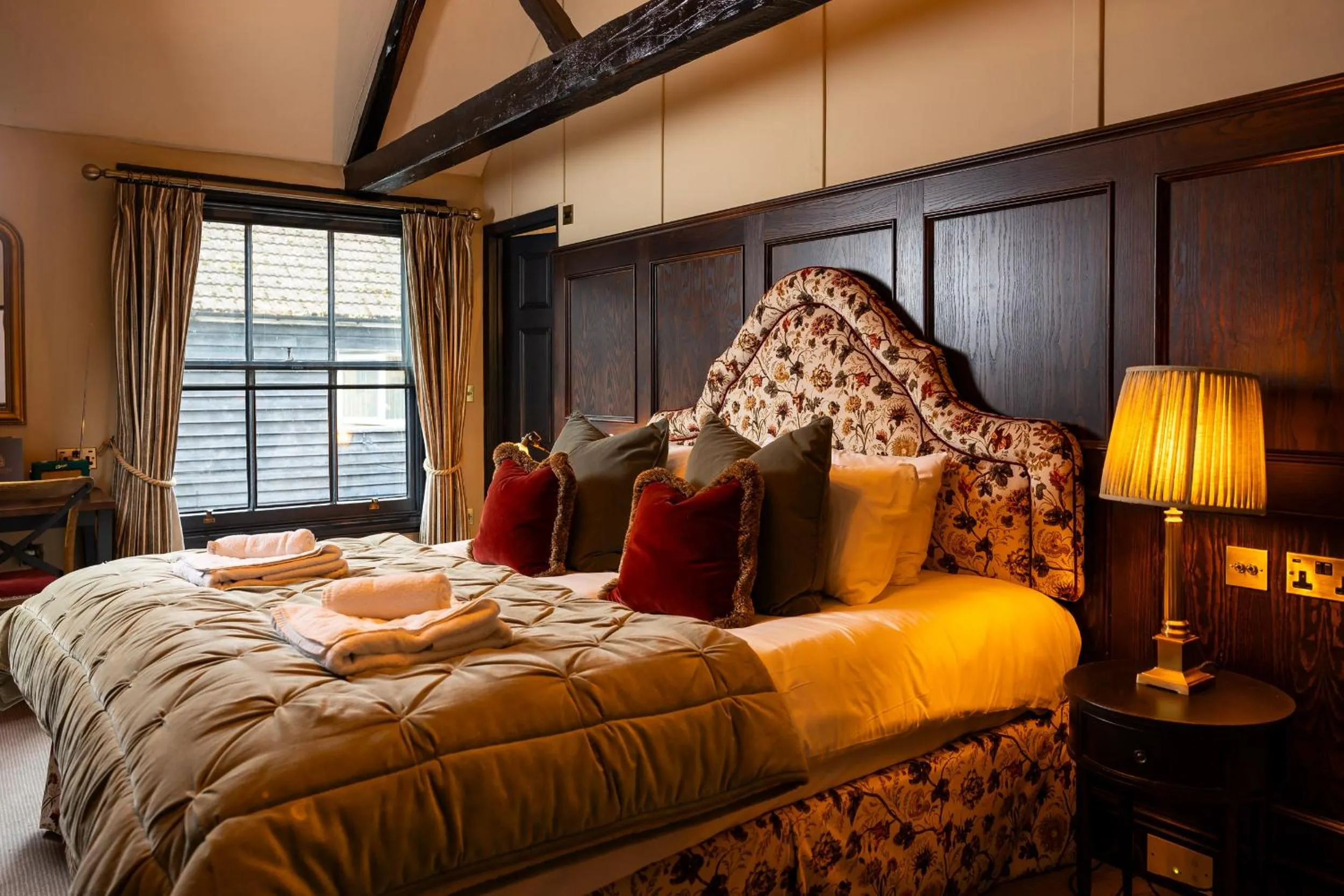 Bedroom, Bed in Salisbury Arms Hotel