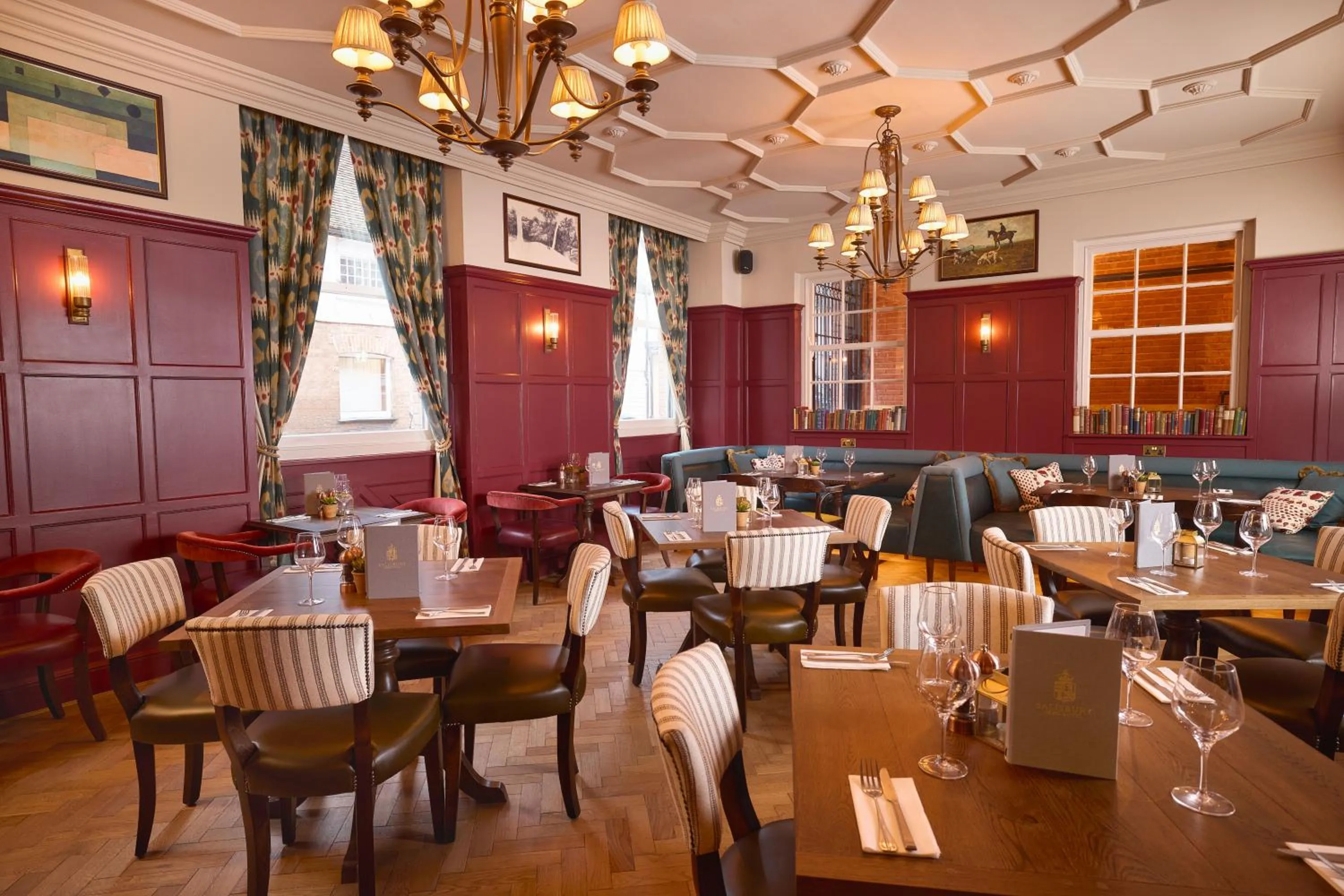Restaurant/places to eat in Salisbury Arms Hotel