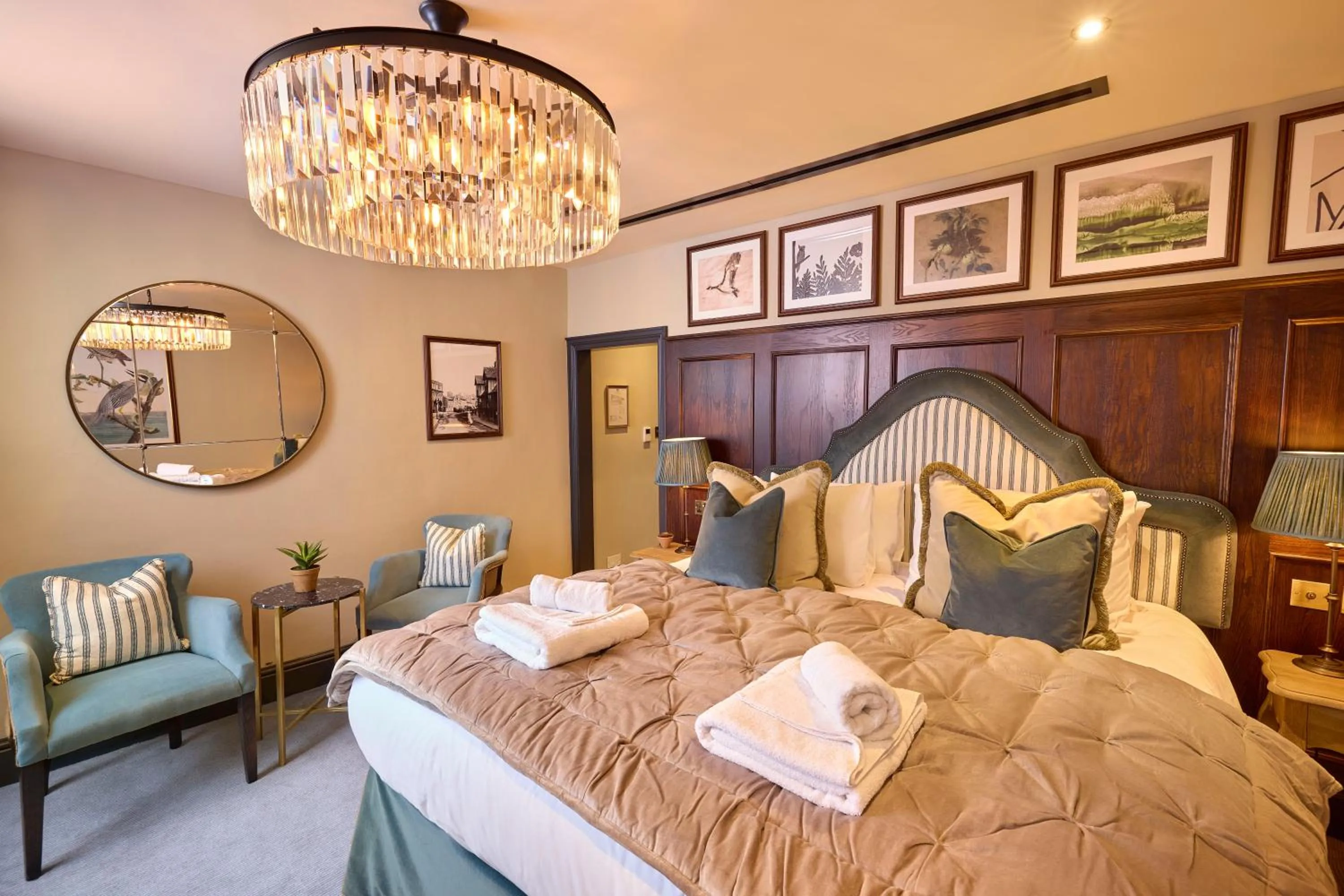 Bedroom, Bed in Salisbury Arms Hotel