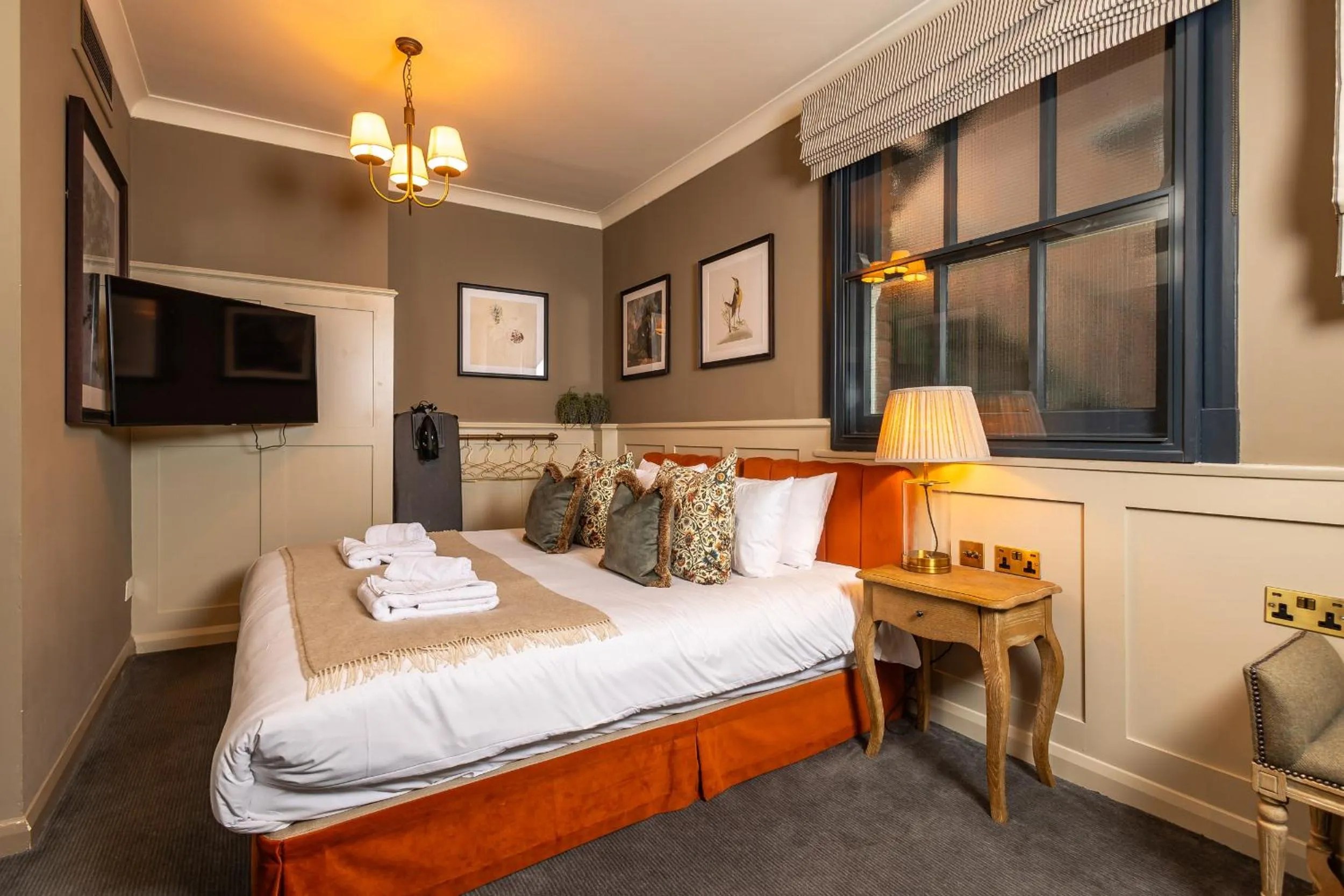 Bedroom, Bed in Salisbury Arms Hotel